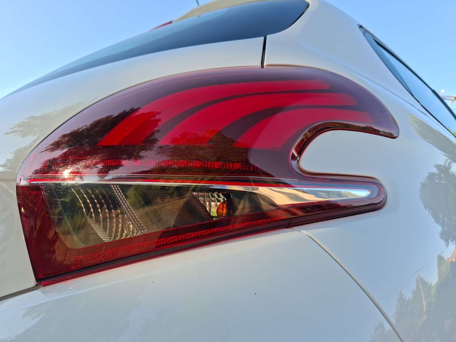 Peugeot 208 31