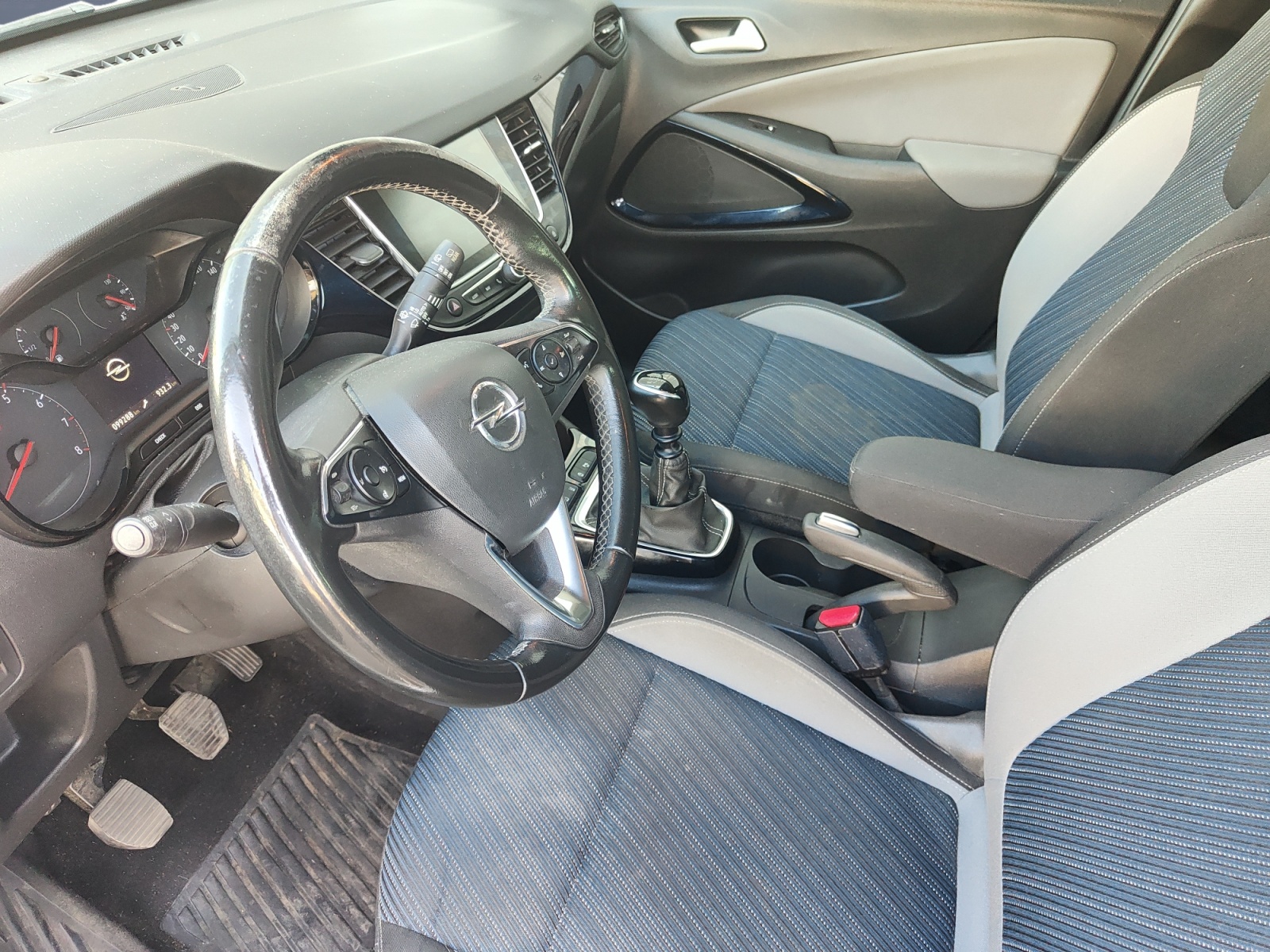 Opel Crossland X 8