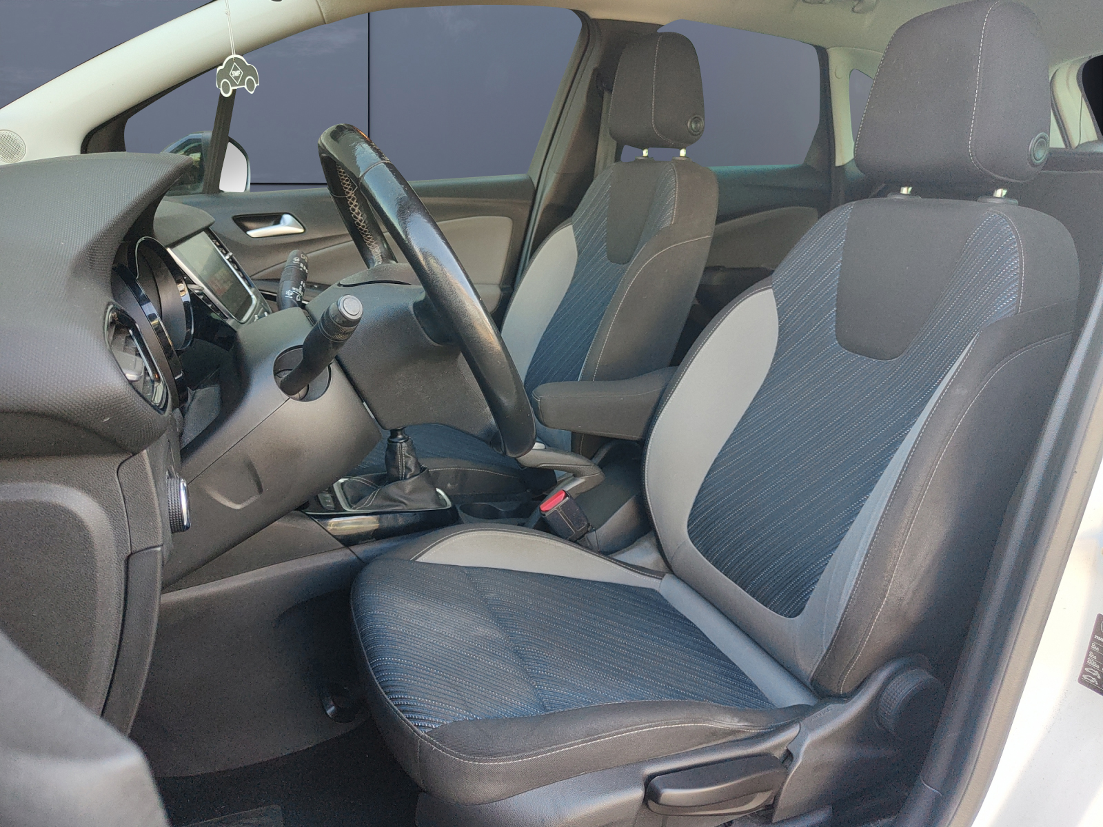 Opel Crossland X 9