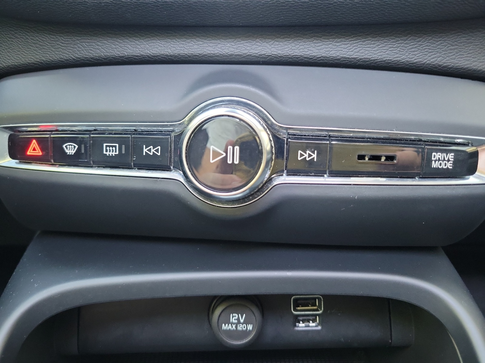 Volvo Xc40 24