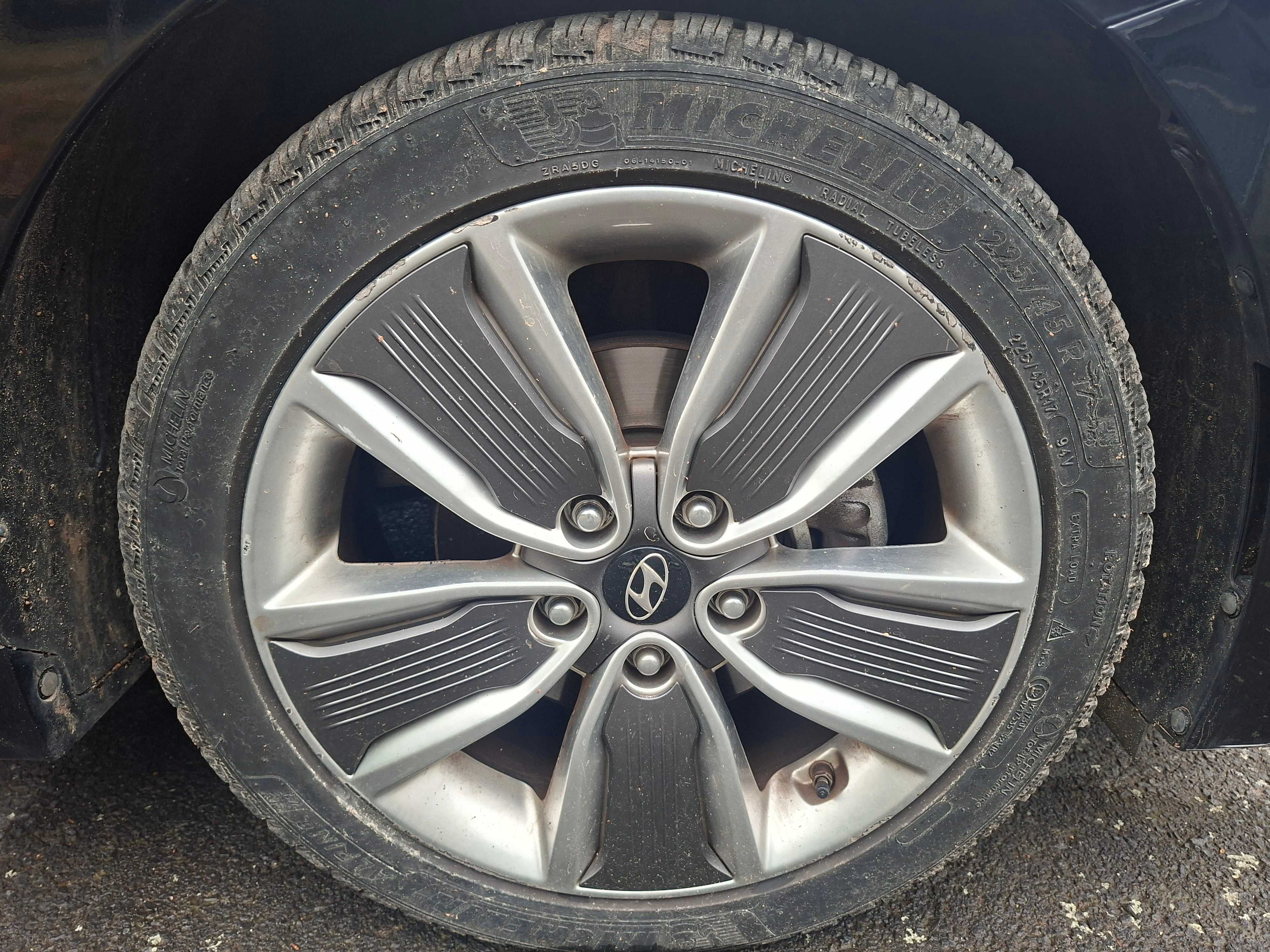 Hyundai Ioniq 37