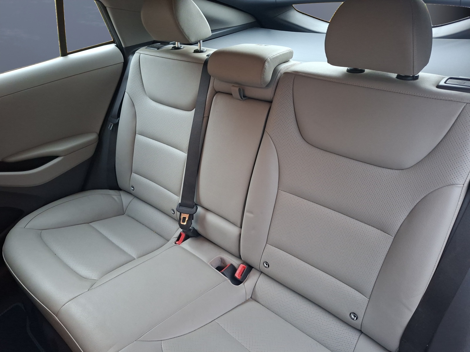 Hyundai Ioniq 10