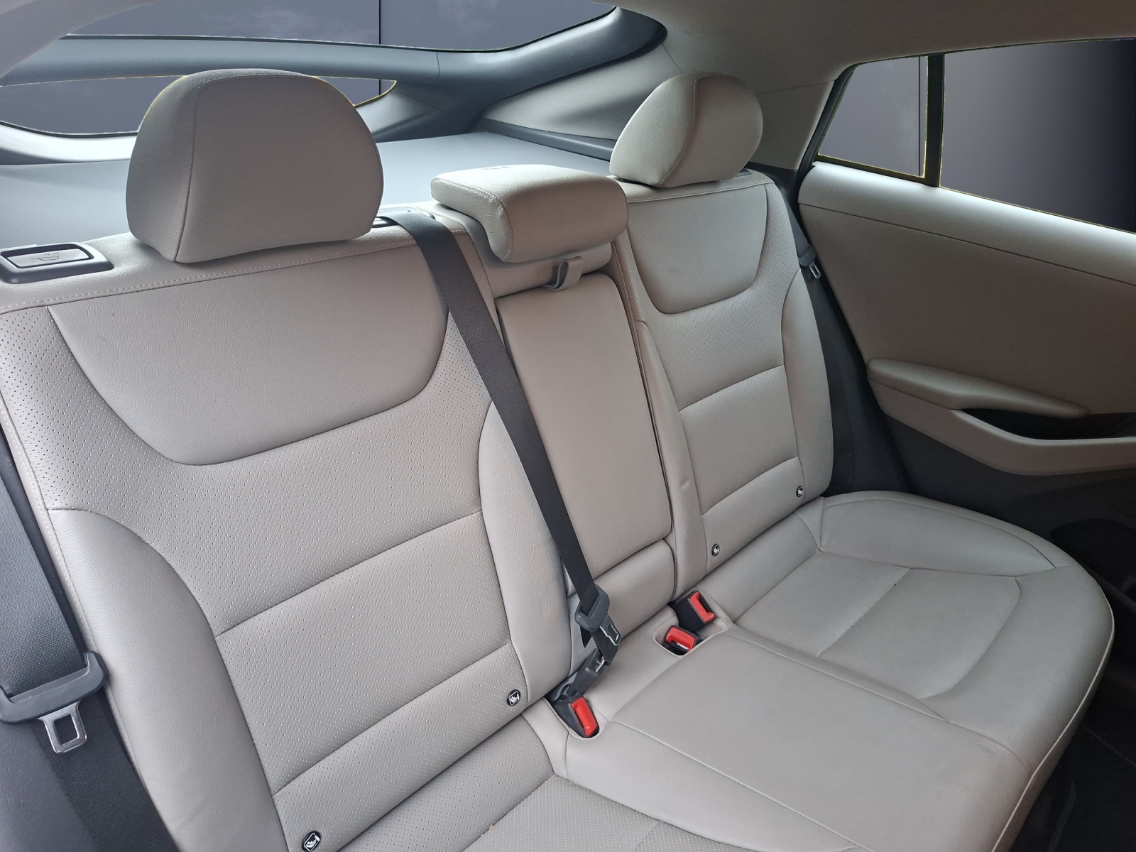 Hyundai Ioniq 11