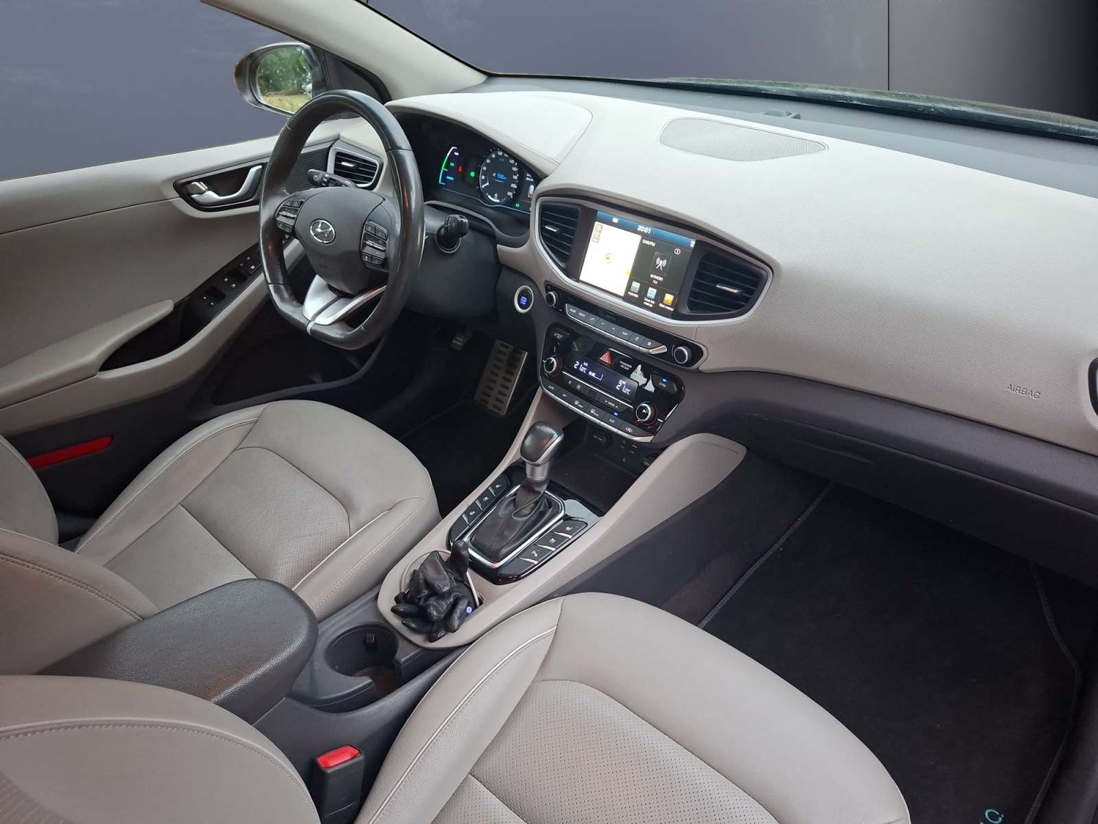 Hyundai Ioniq 12