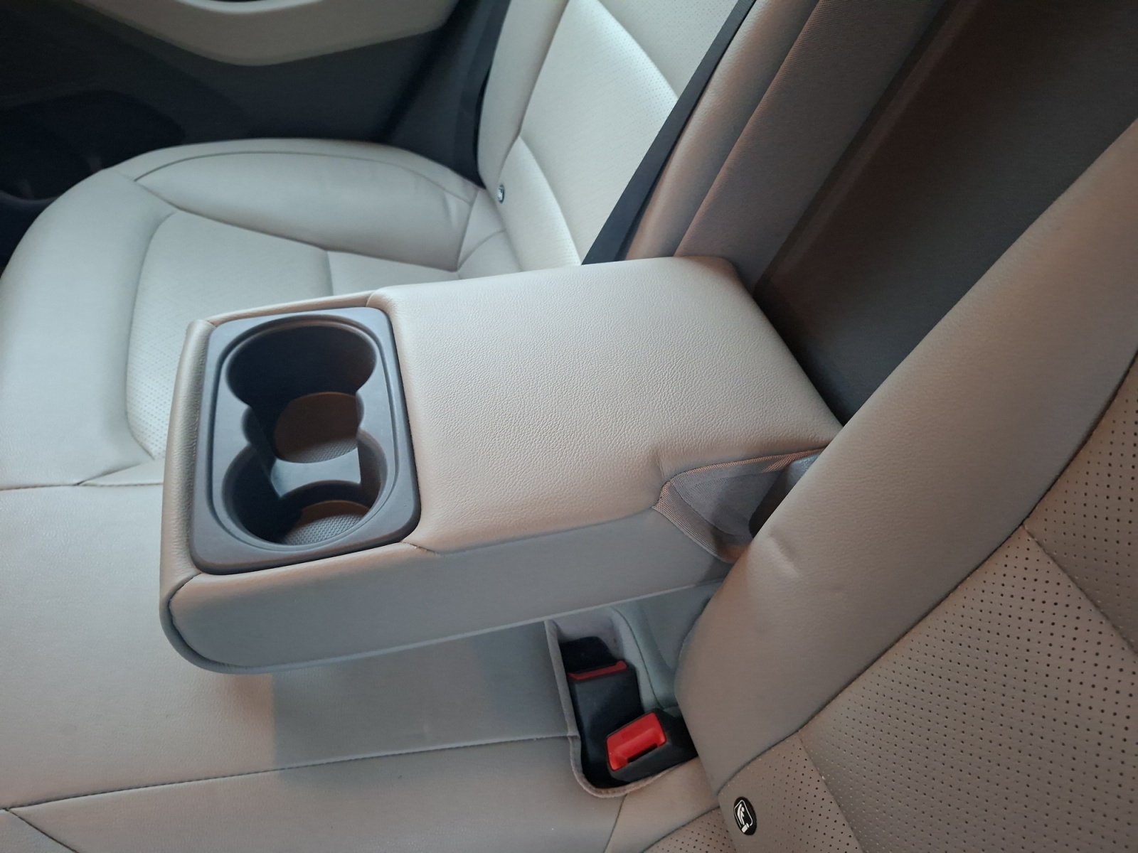 Hyundai Ioniq 28