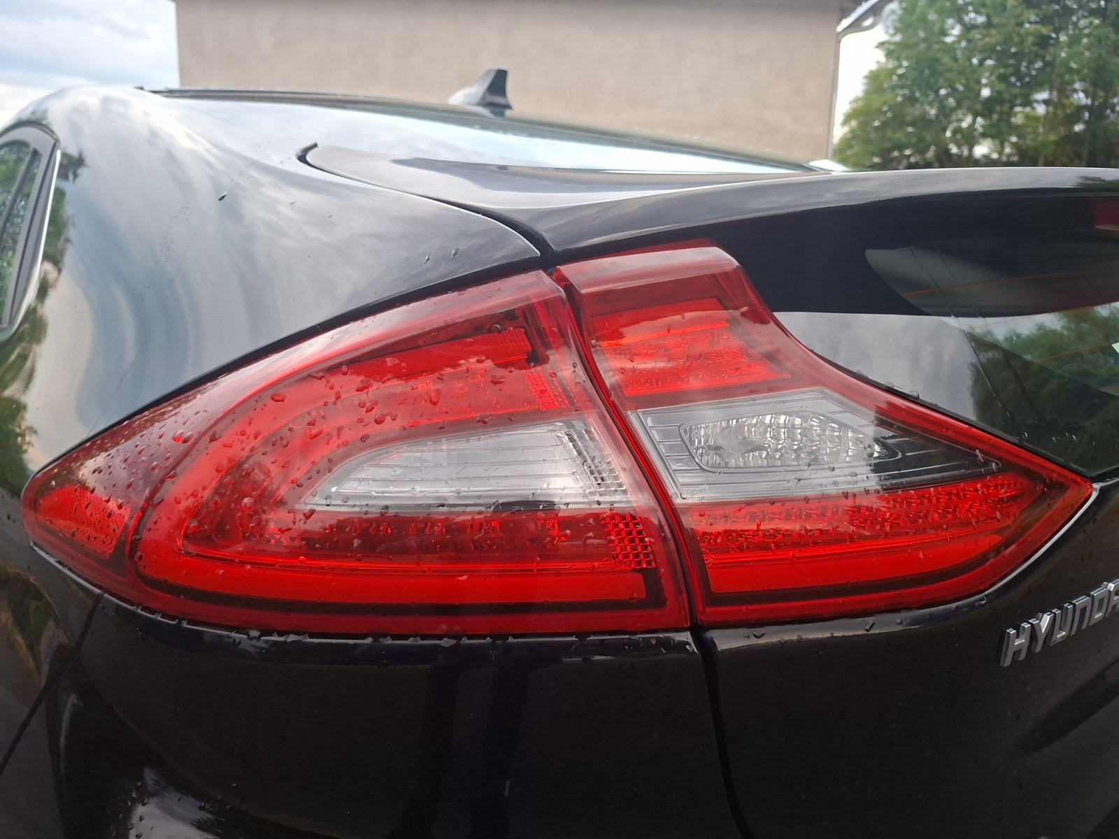 Hyundai Ioniq 33
