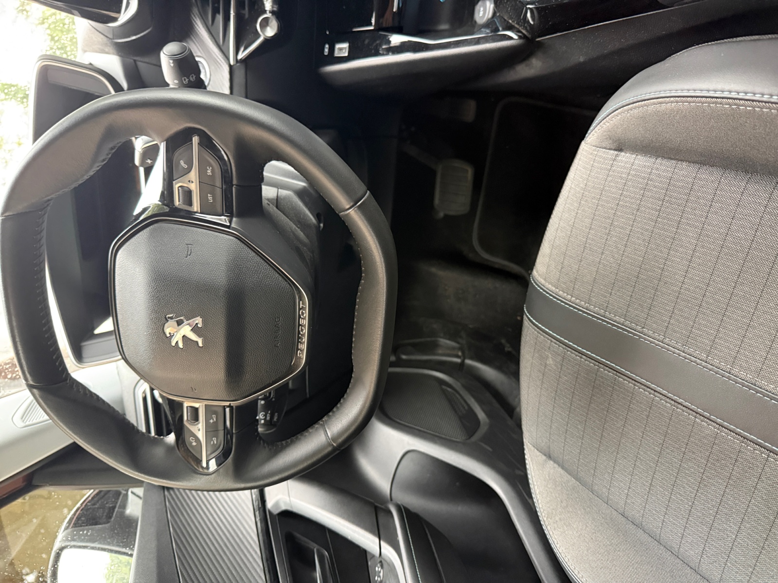 Peugeot 2008 16