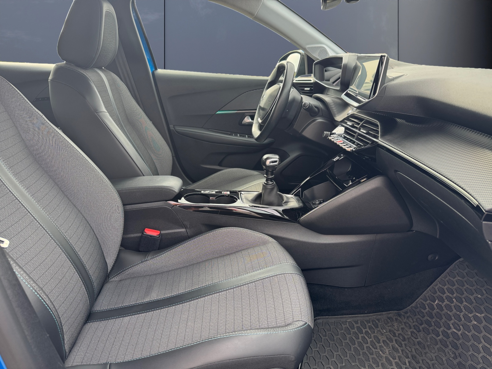 Peugeot 208 13