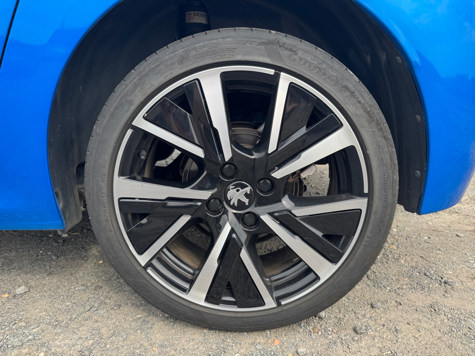 Peugeot 208 33