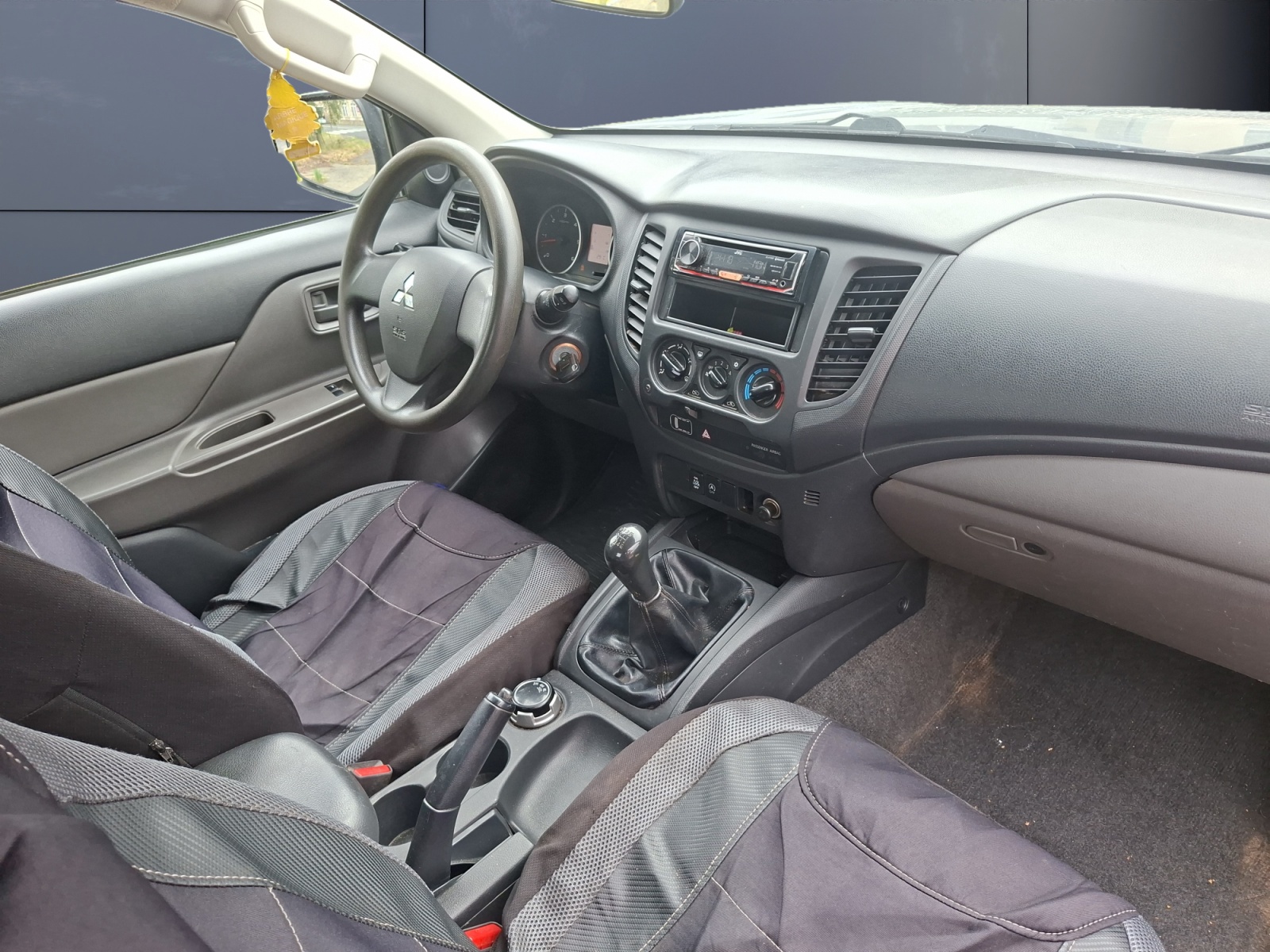 Mitsubishi L200 12