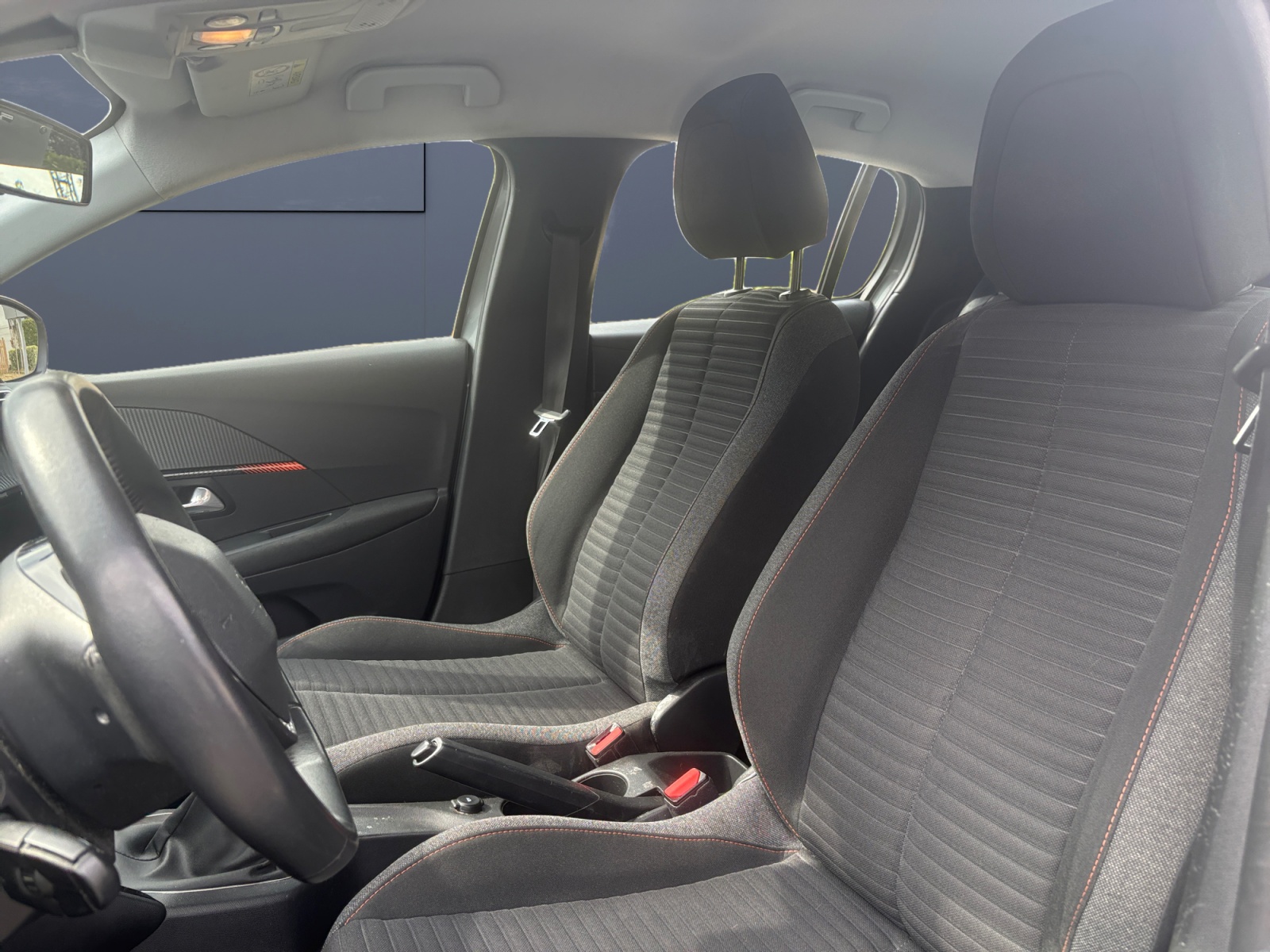 Peugeot 208 9