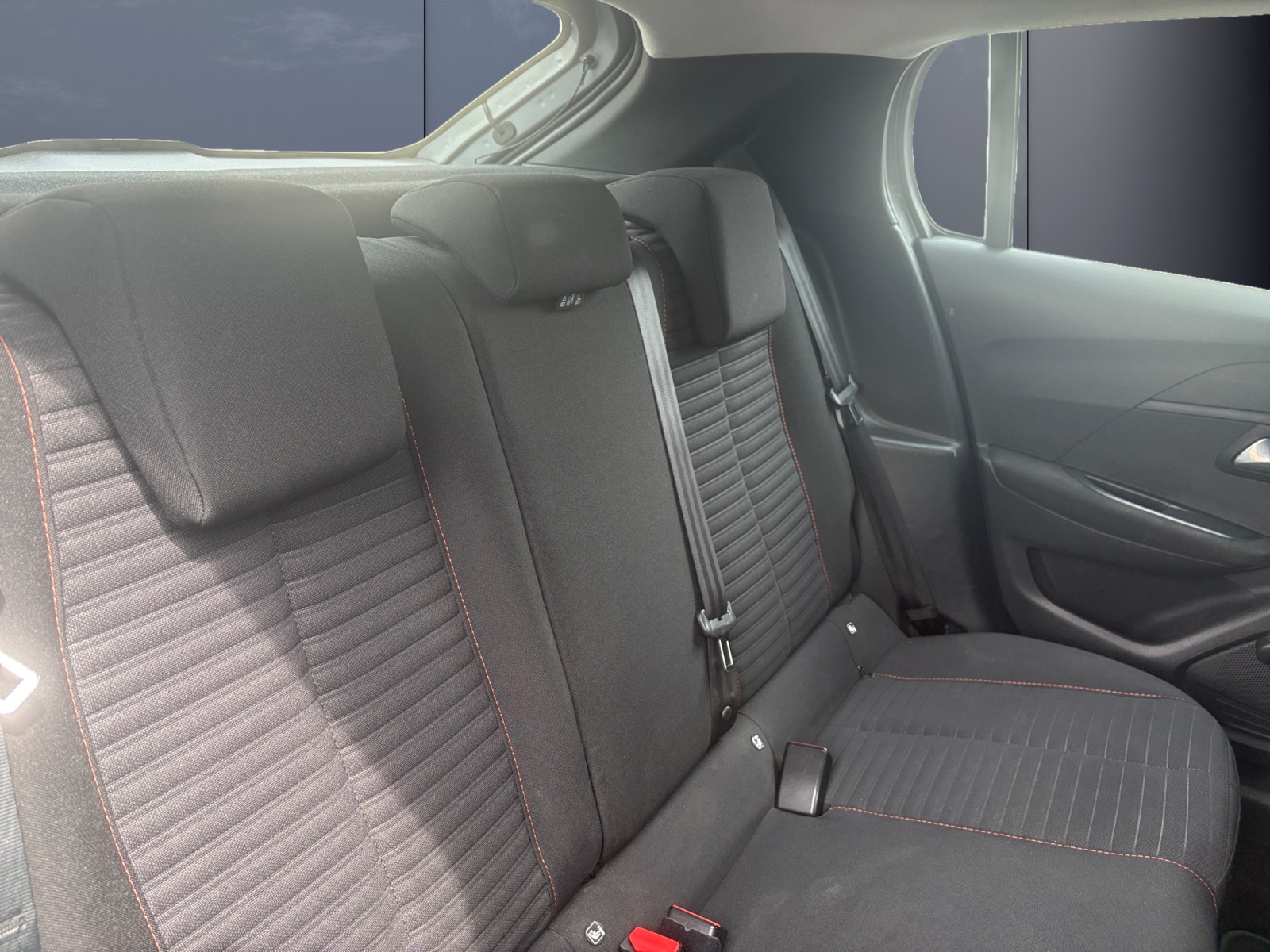 Peugeot 208 11