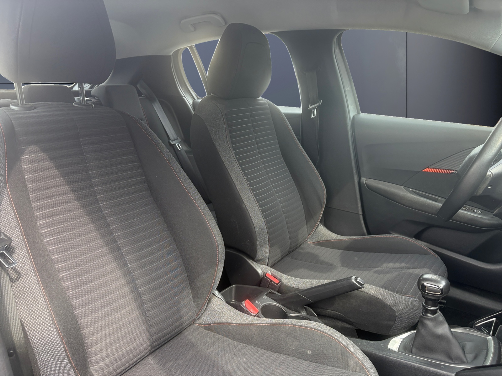 Peugeot 208 13