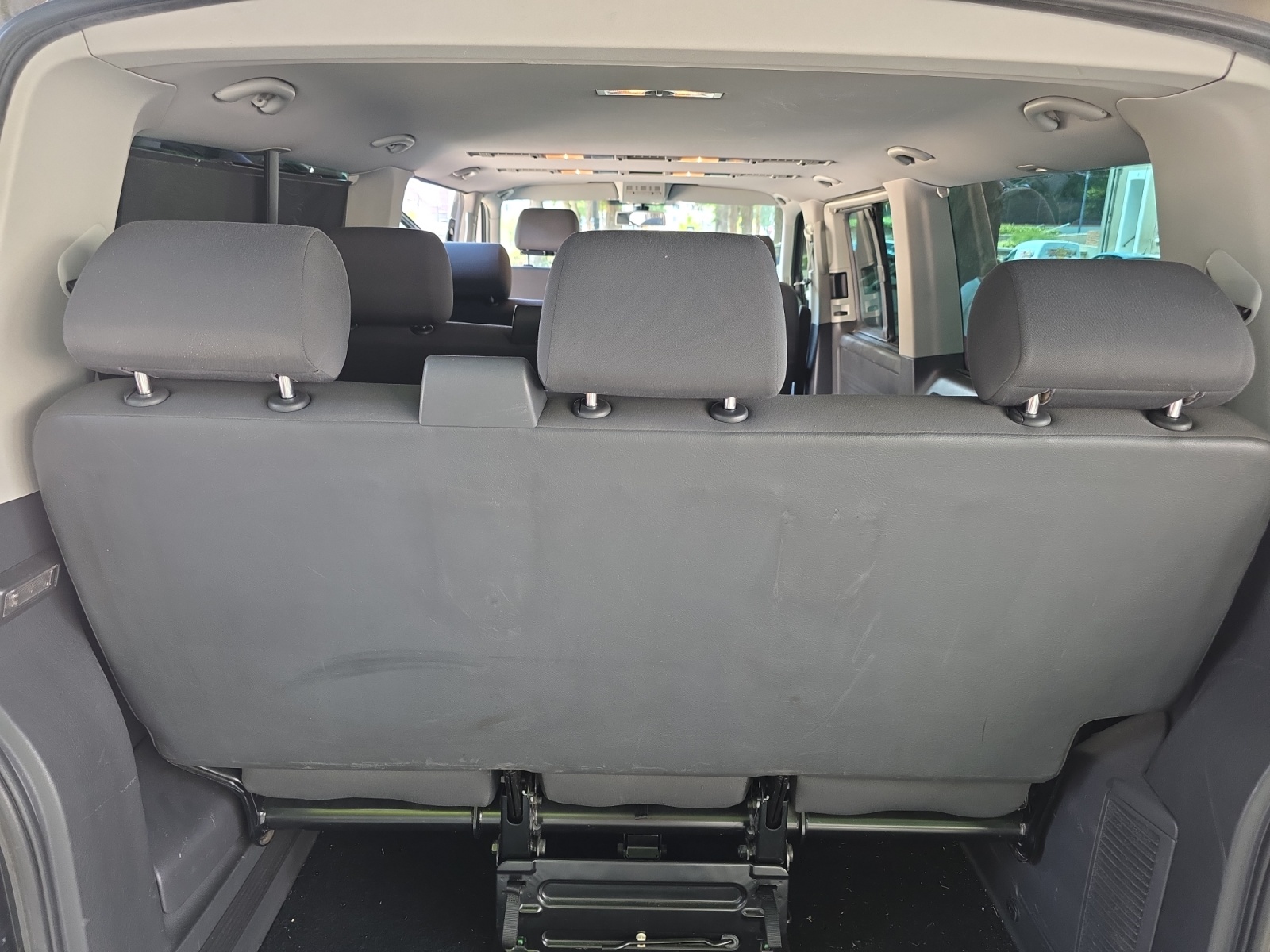 Volkswagen Caravelle 36
