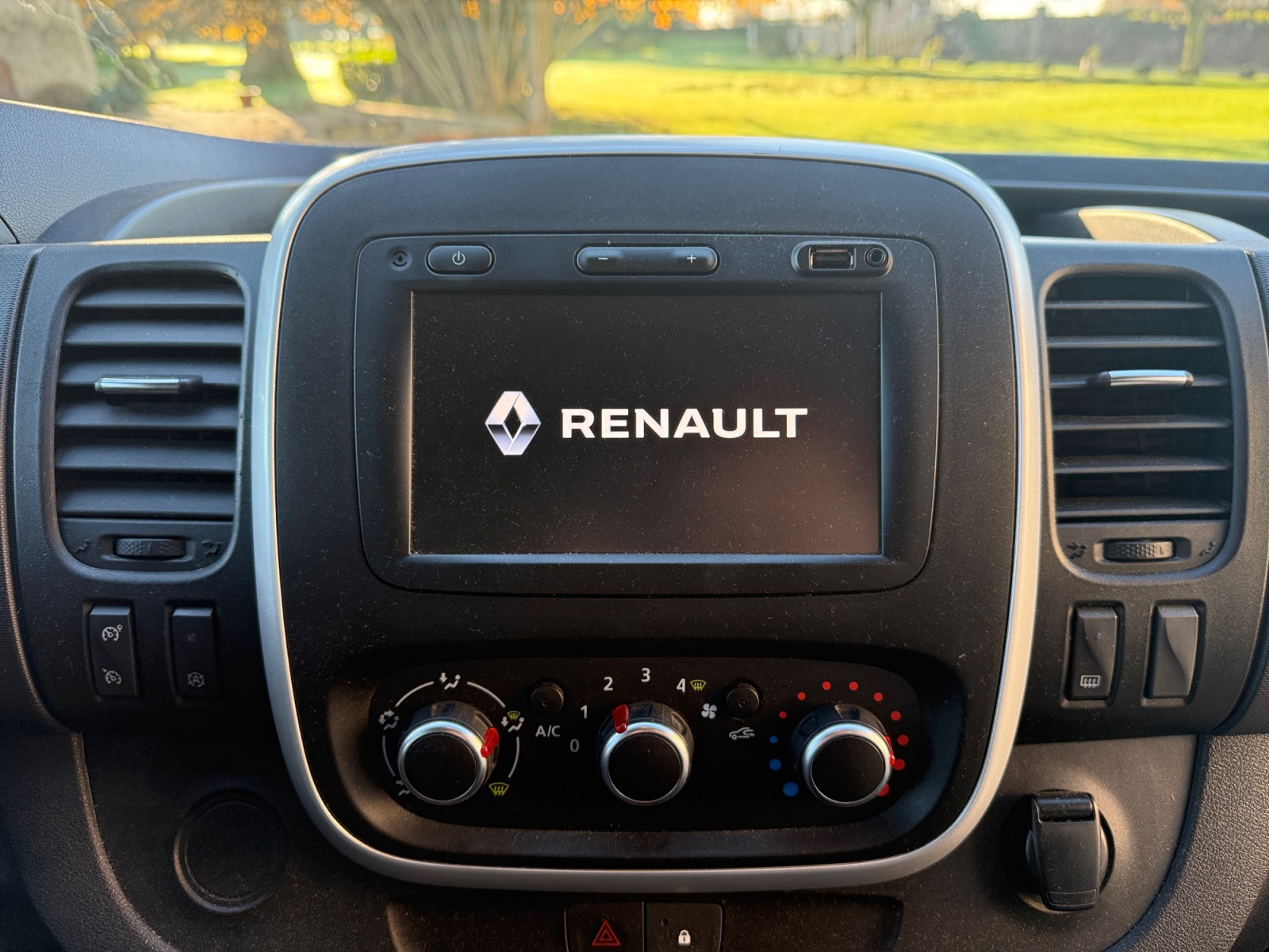 Renault Trafic 19