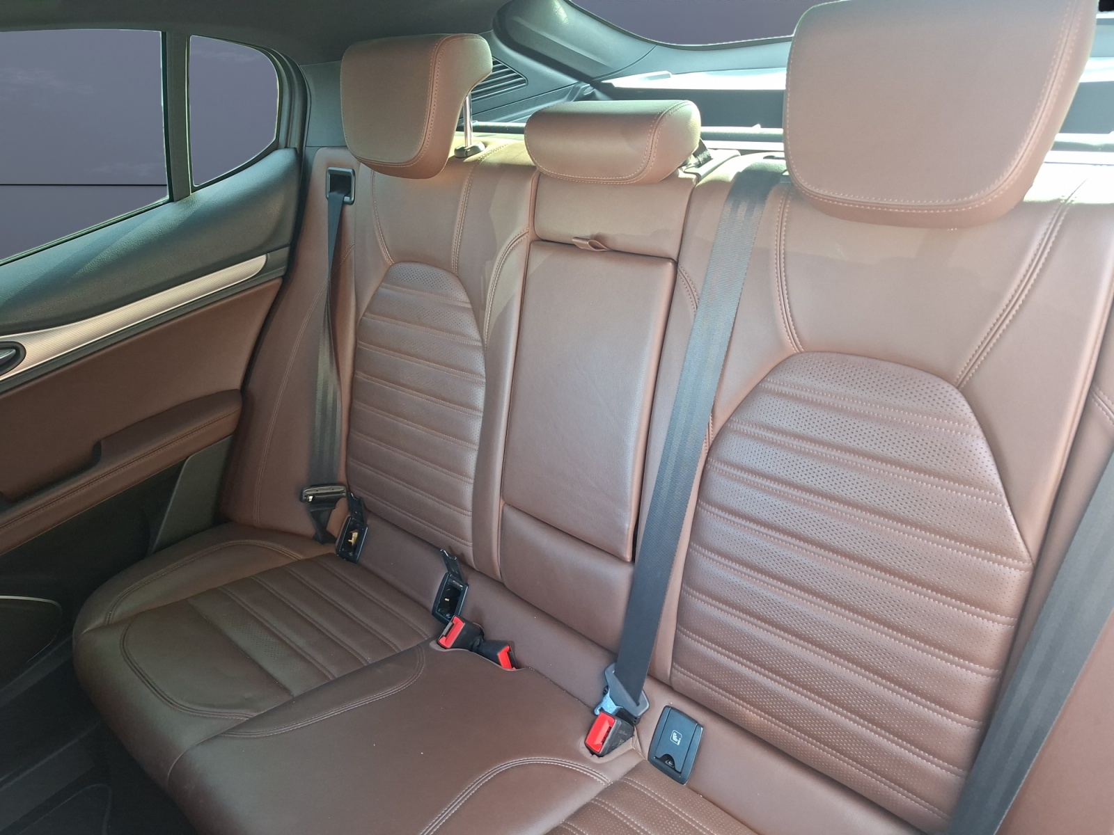 Alfa Romeo Stelvio 10