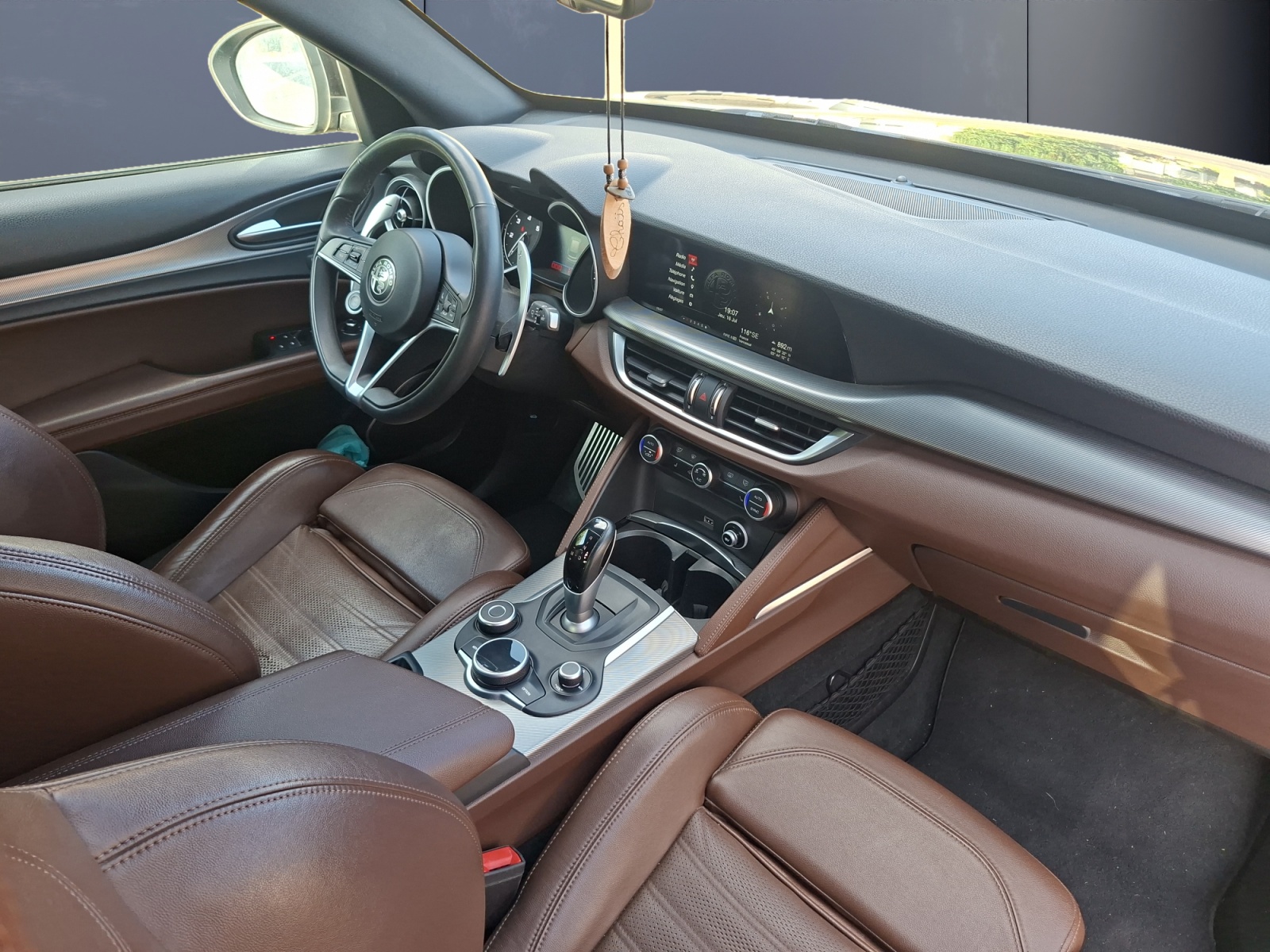 Alfa Romeo Stelvio 12