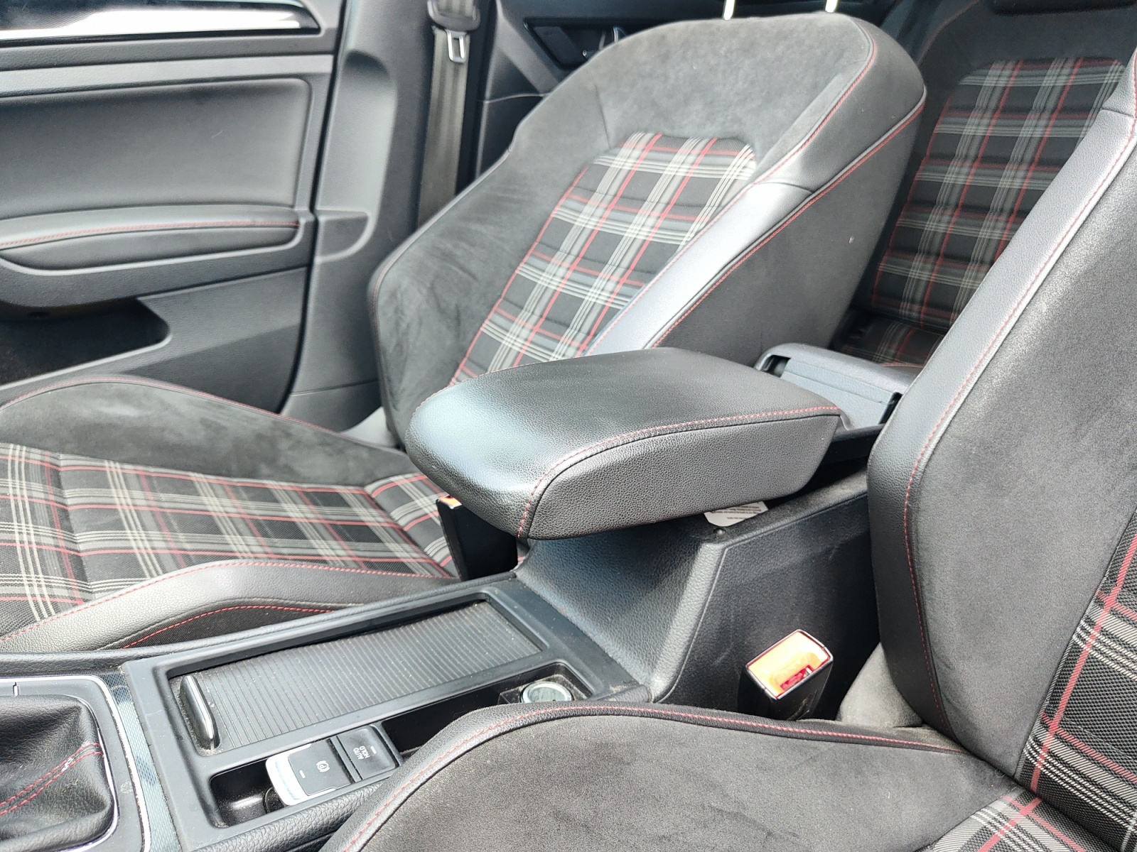 Volkswagen Golf 24