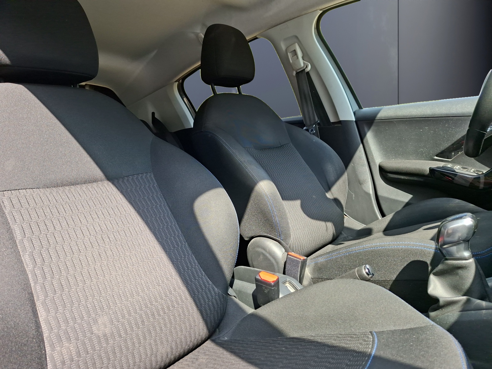 Peugeot 208 13