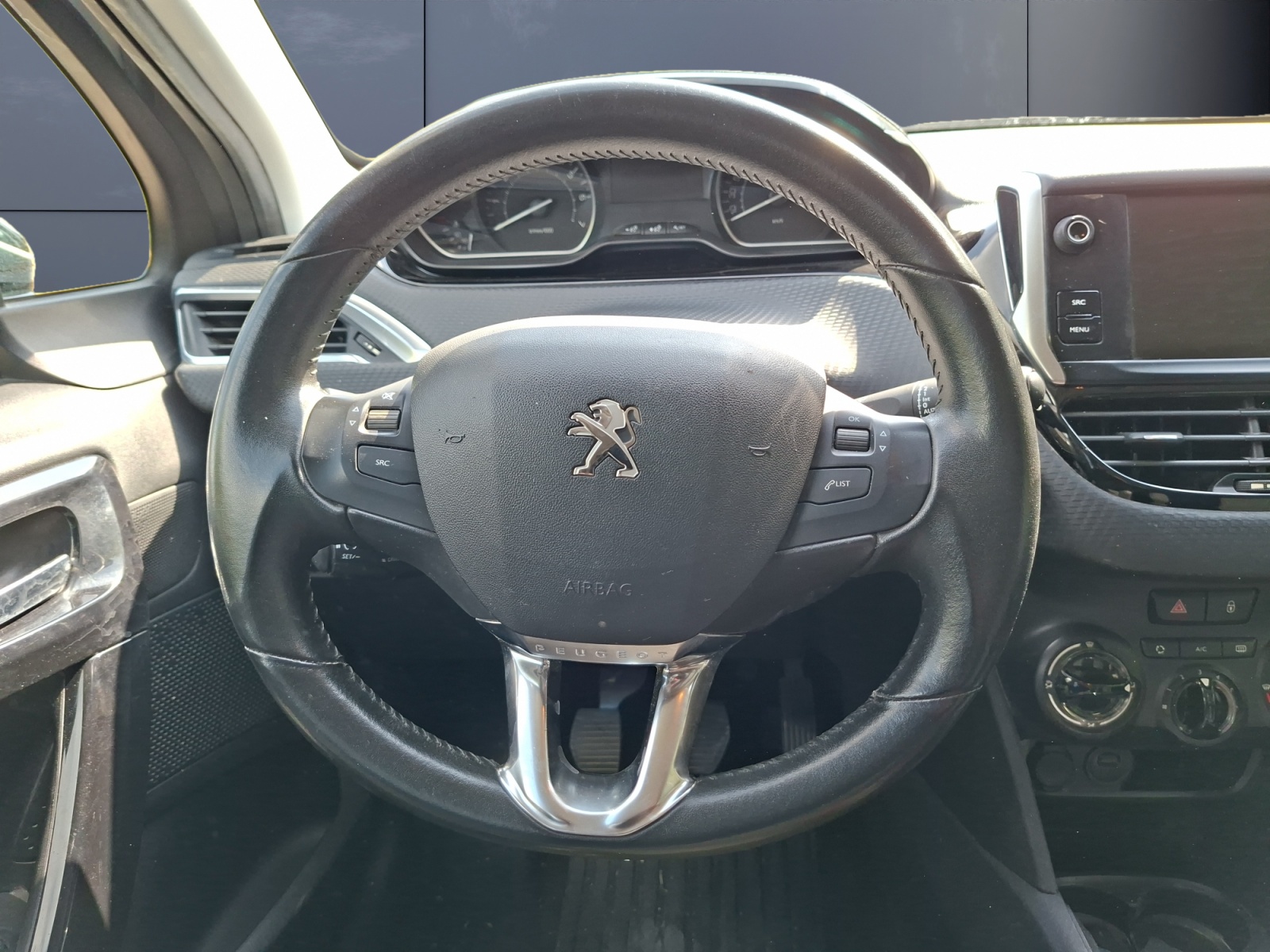 Peugeot 208 15