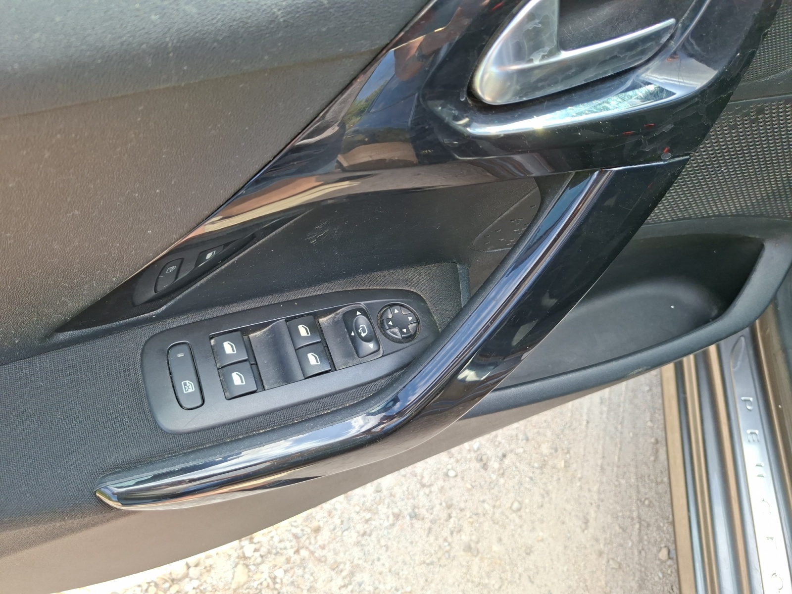 Peugeot 208 25