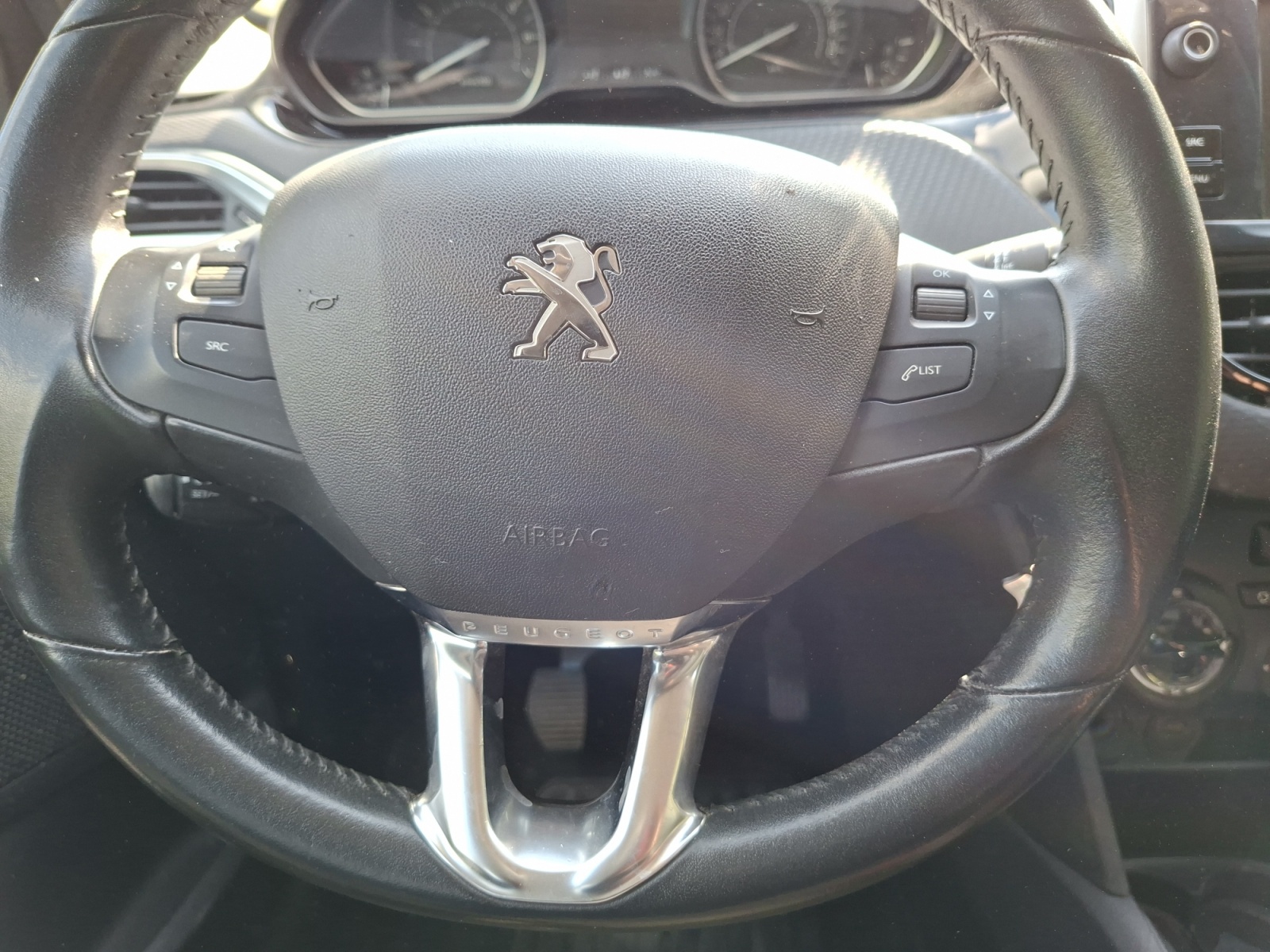 Peugeot 208 16