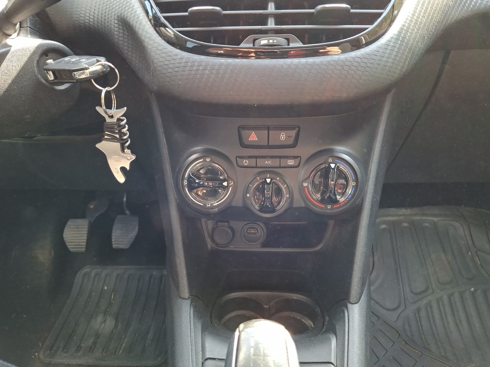 Peugeot 208 21