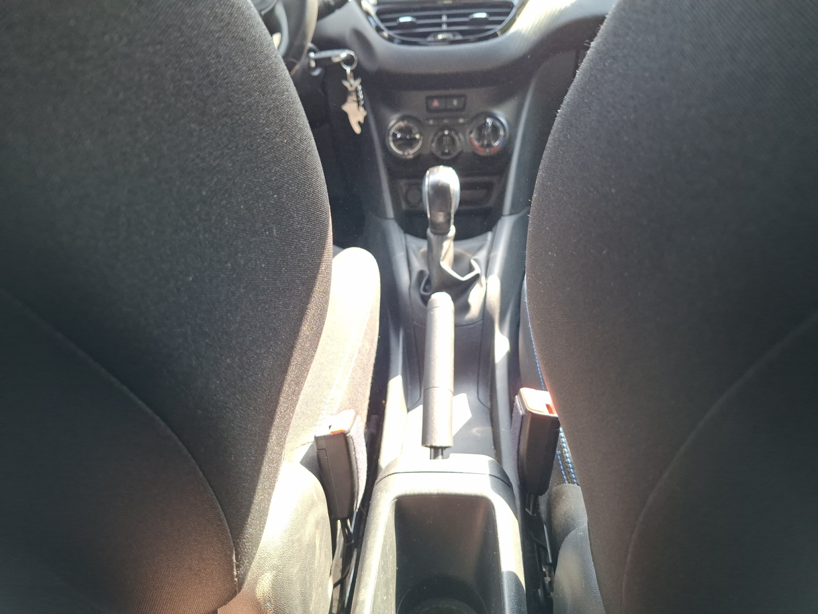 Peugeot 208 23