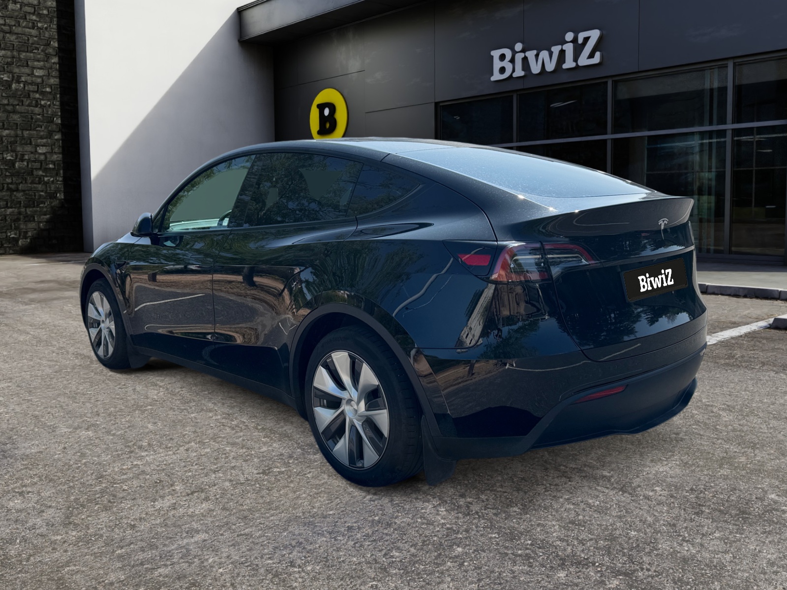 Tesla Model-Y 2