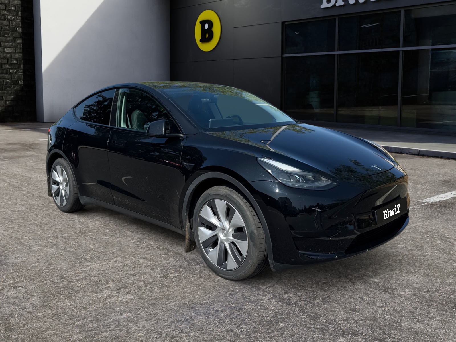 Tesla Model-Y 6