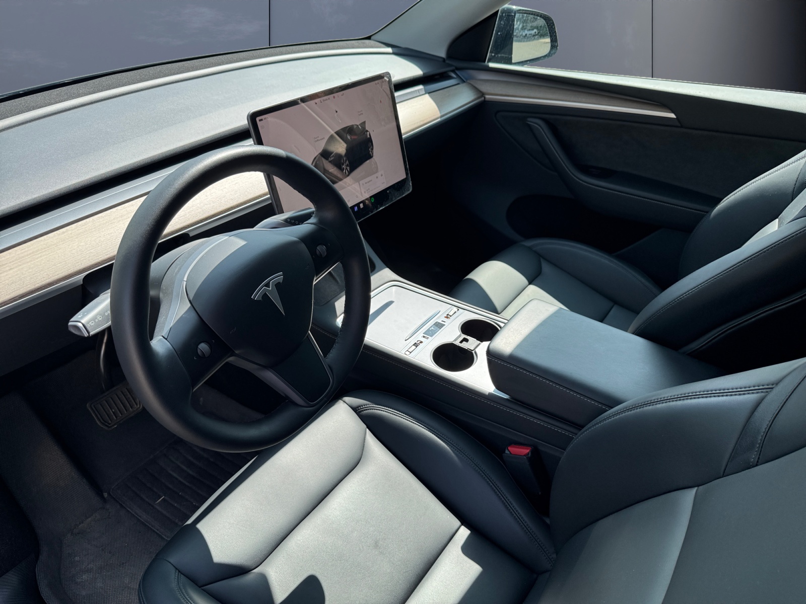 Tesla Model-Y 8