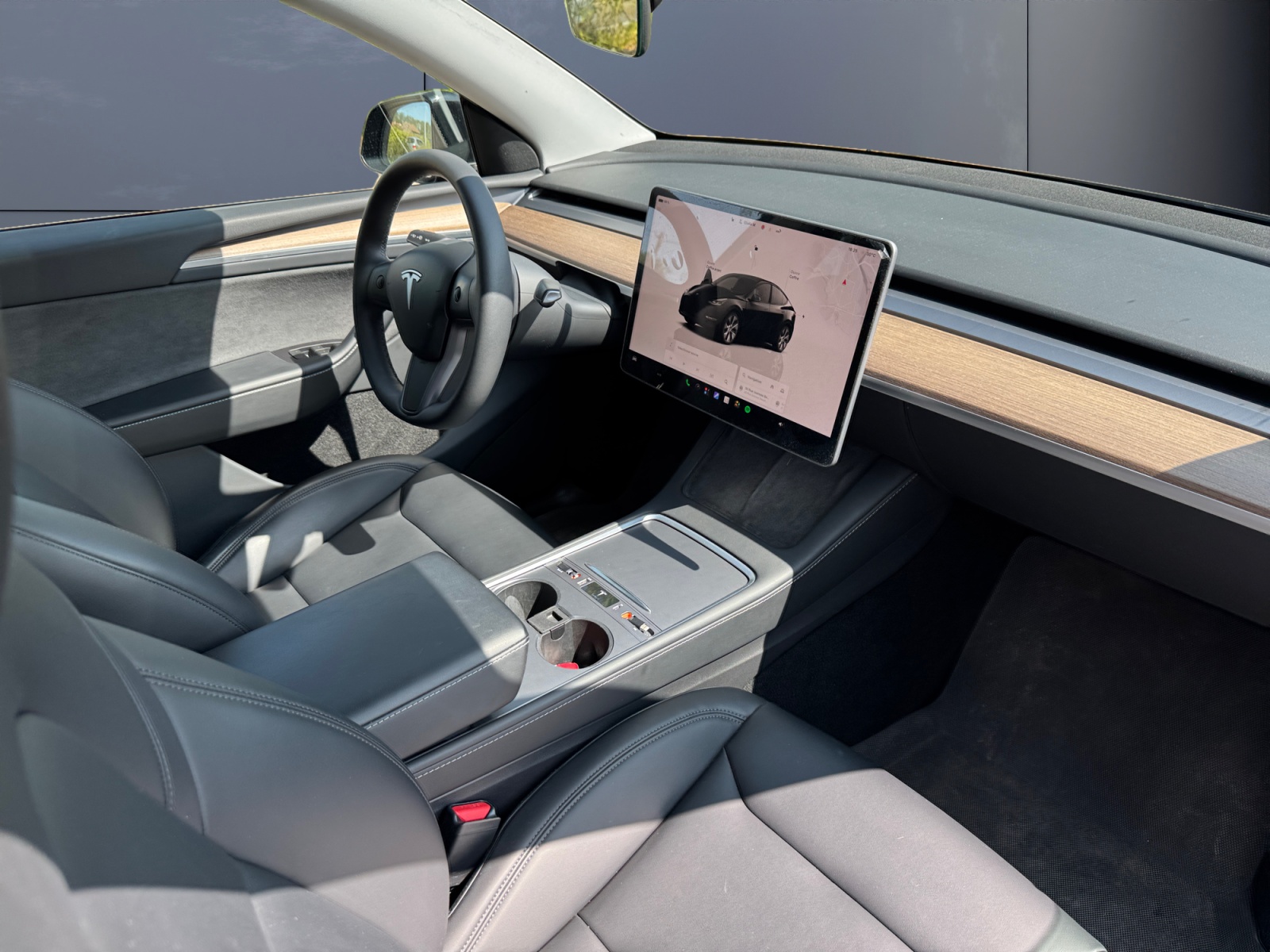Tesla Model-Y 12