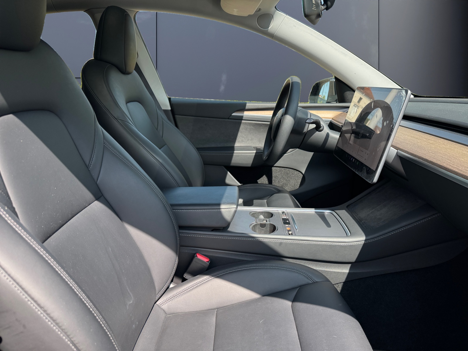 Tesla Model-Y 13
