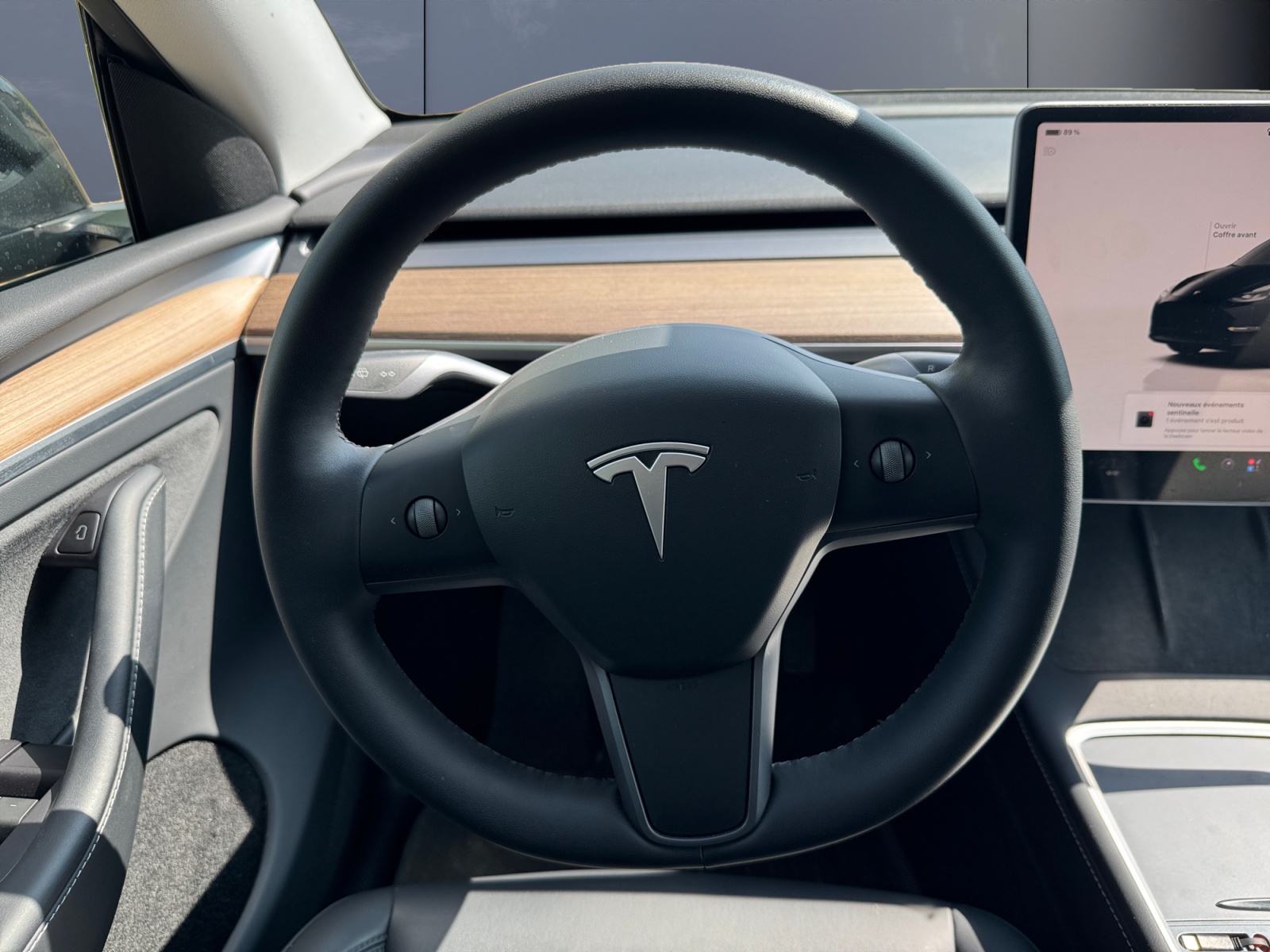 Tesla Model-Y 15