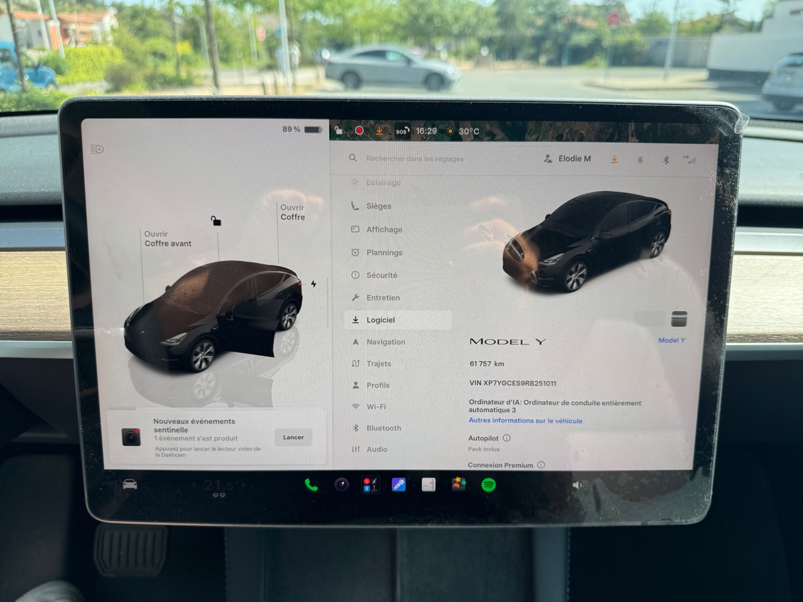 Tesla Model-Y 16