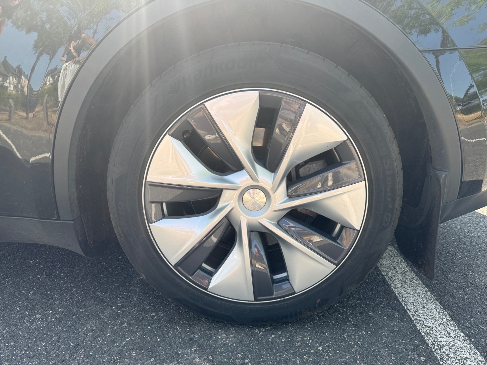 Tesla Model-Y 28