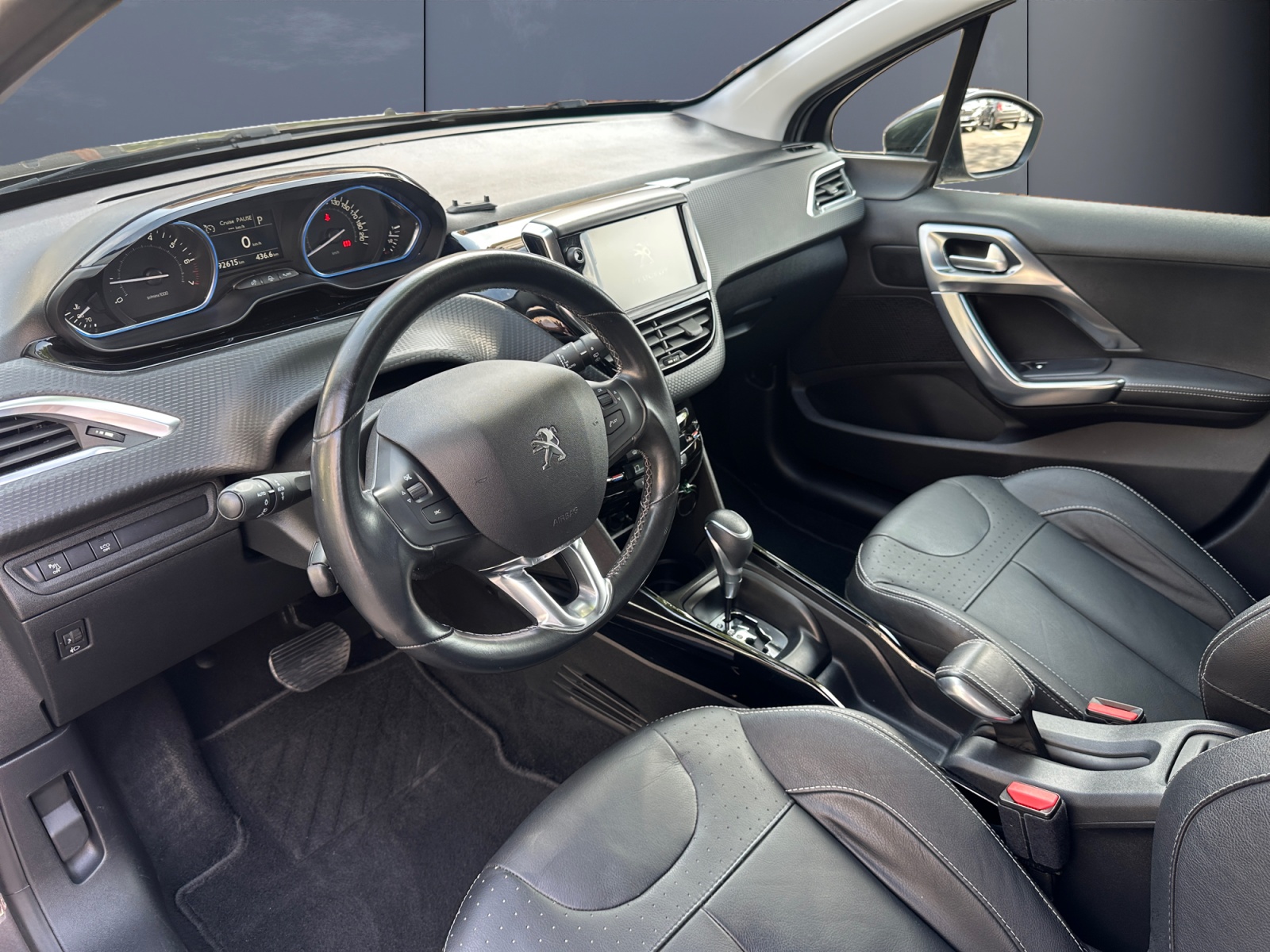 Peugeot 2008 8