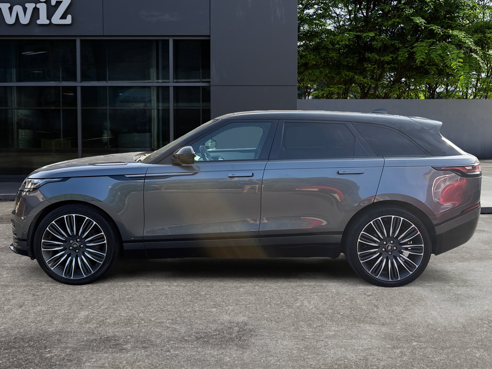 Land Rover Range Rover Velar 1