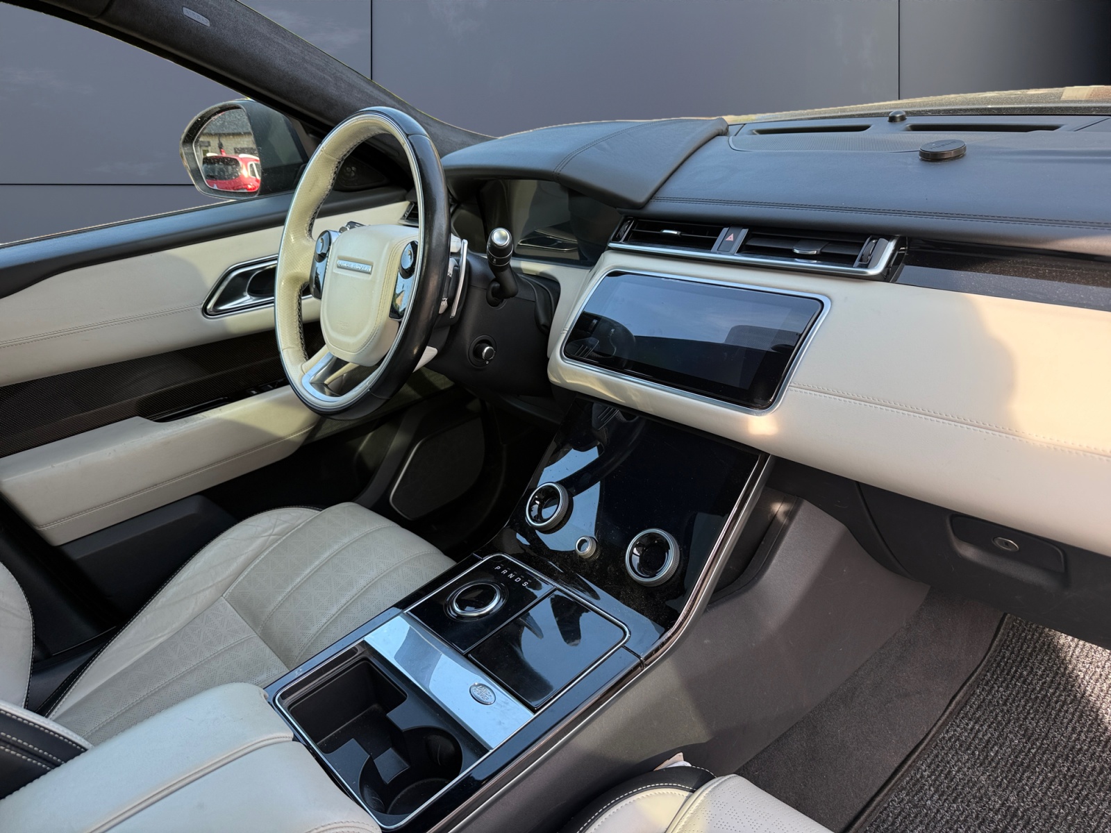 Land Rover Range Rover Velar 12