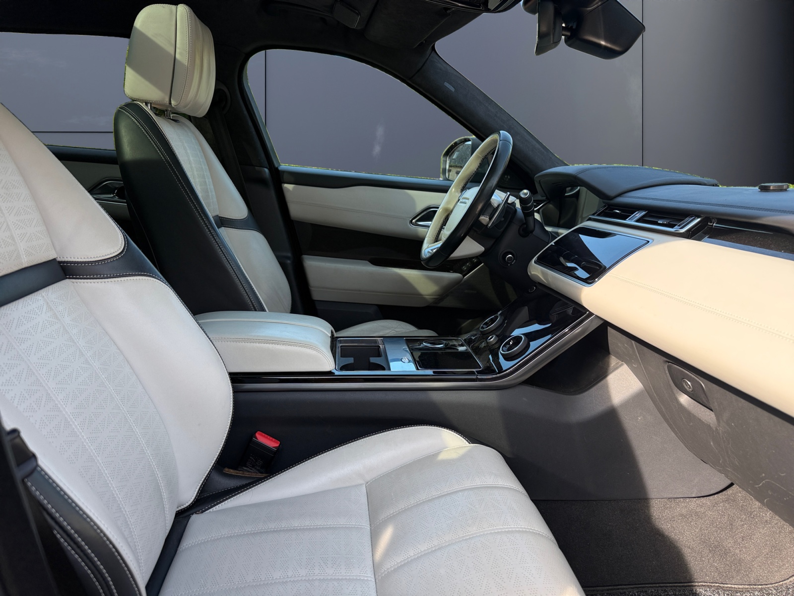 Land Rover Range Rover Velar 13