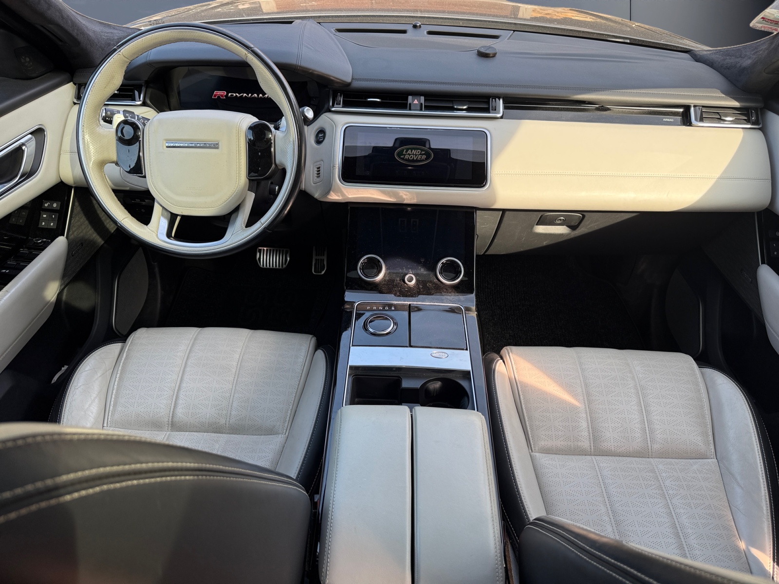 Land Rover Range Rover Velar 14