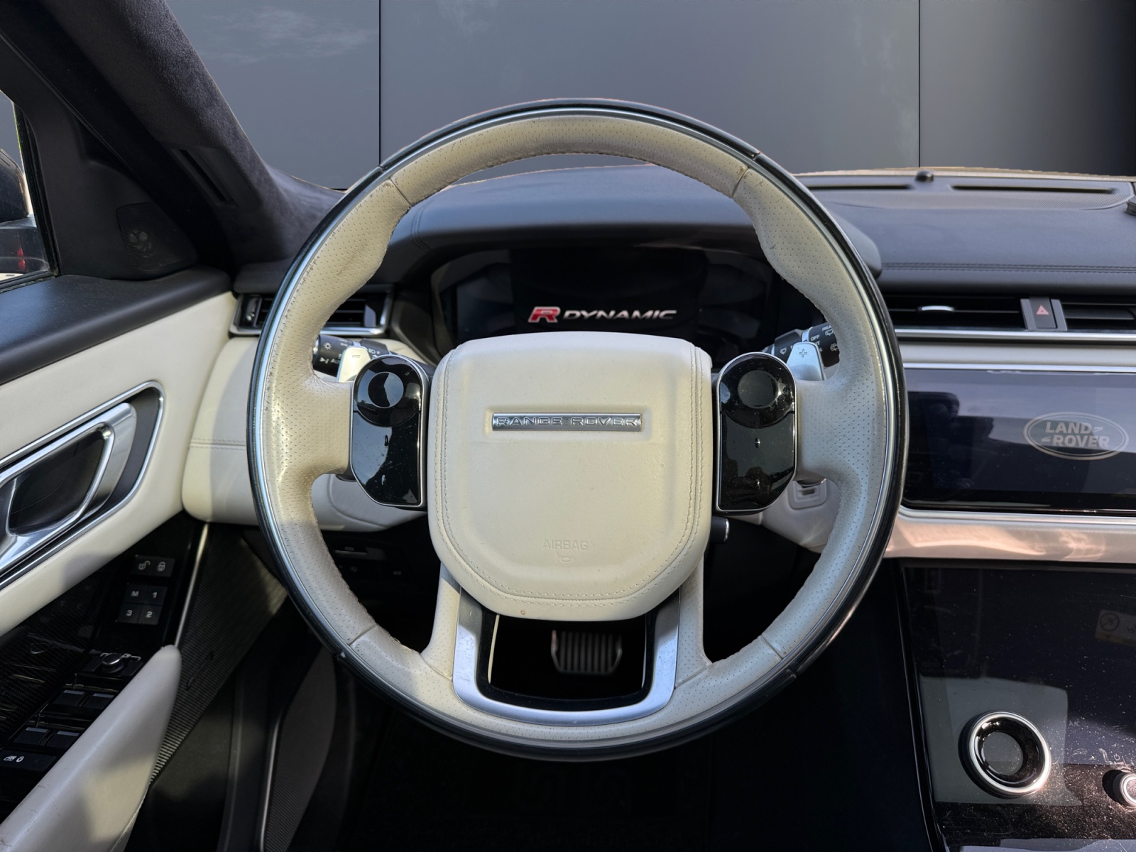 Land Rover Range Rover Velar 15