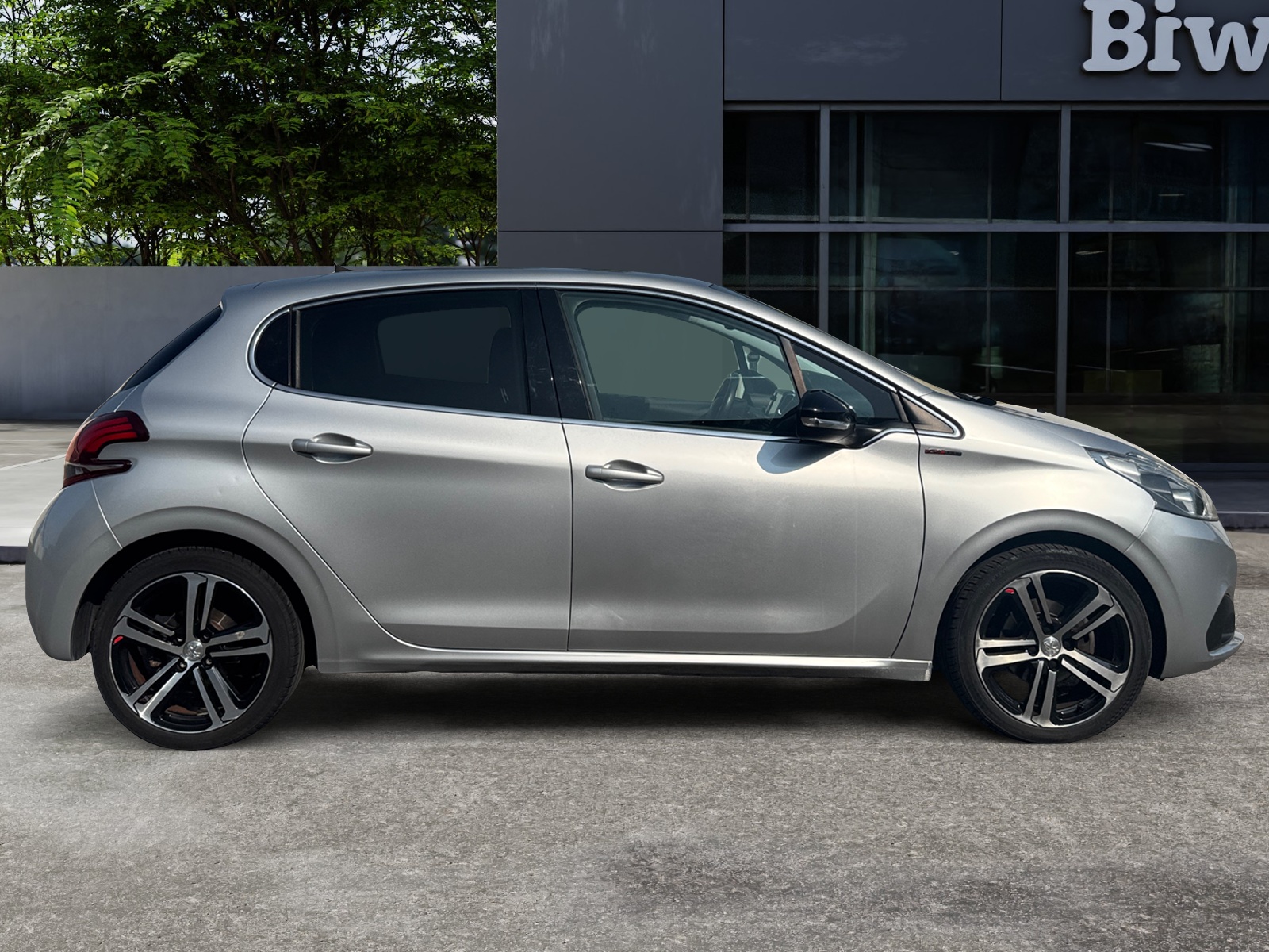 Peugeot 208 5