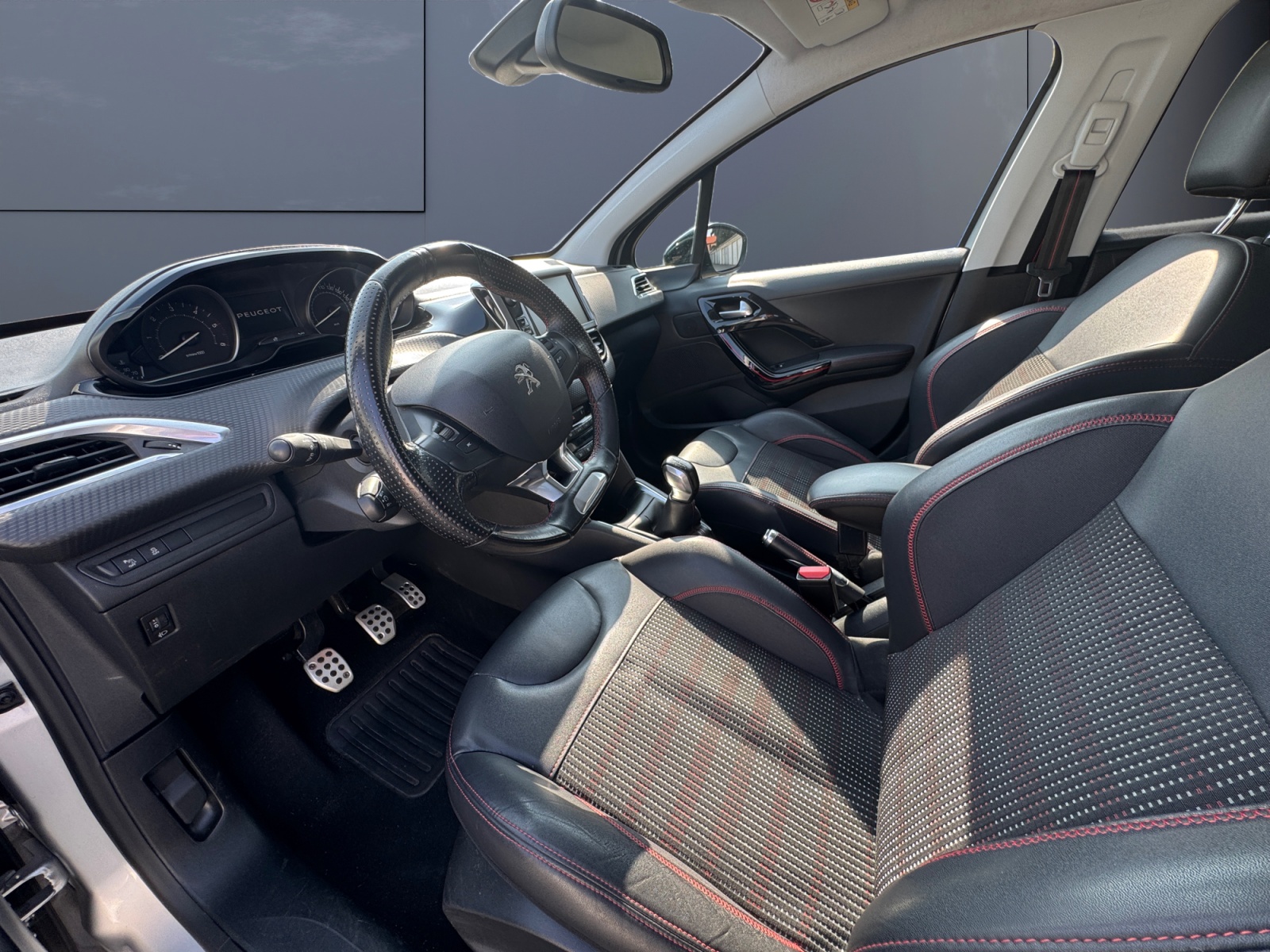 Peugeot 208 8