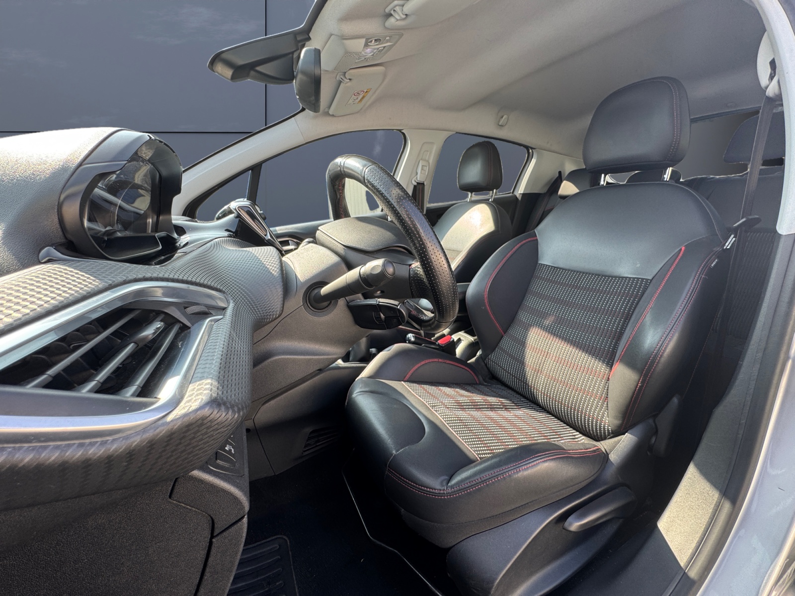 Peugeot 208 9