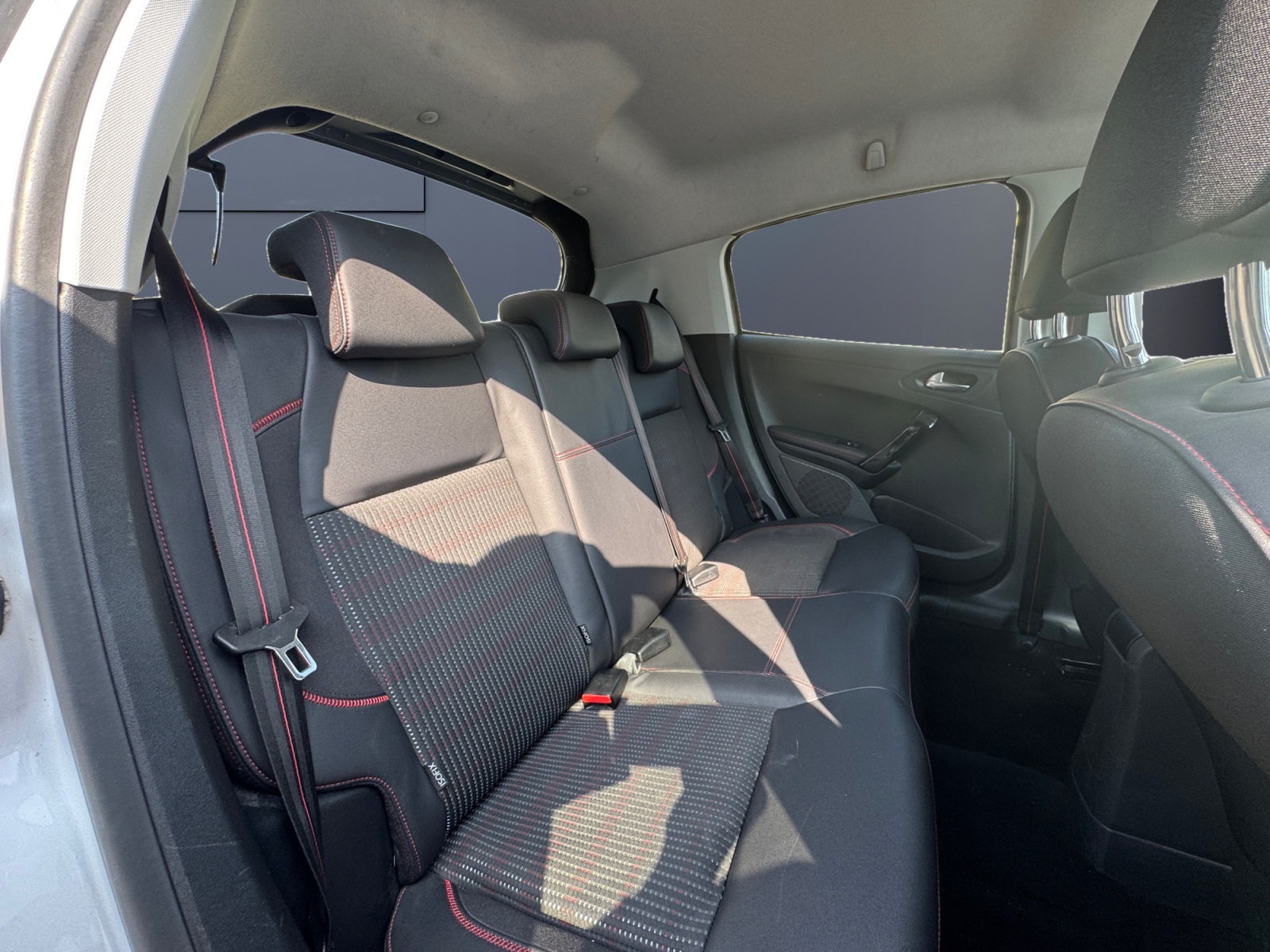 Peugeot 208 11
