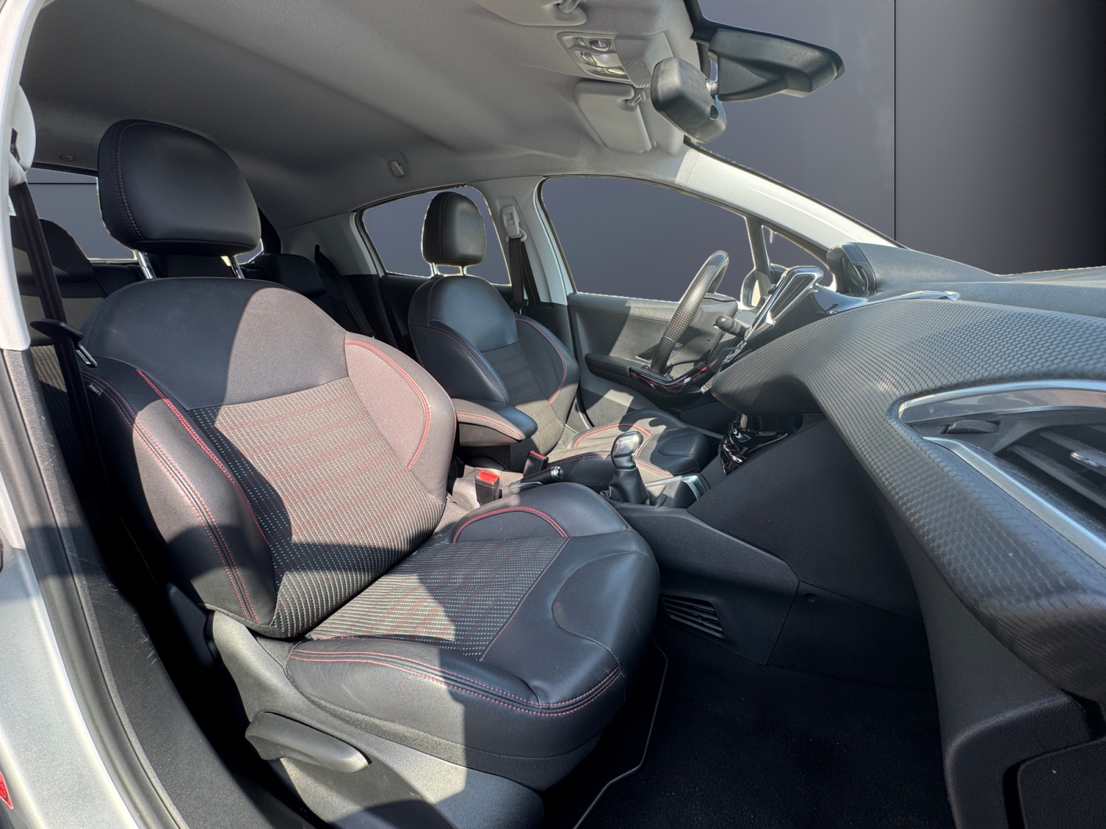 Peugeot 208 13