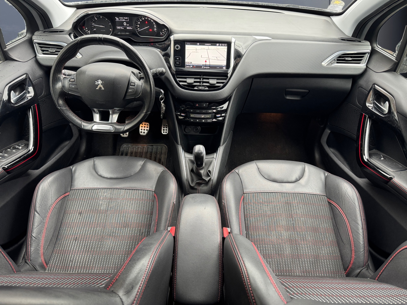 Peugeot 208 14