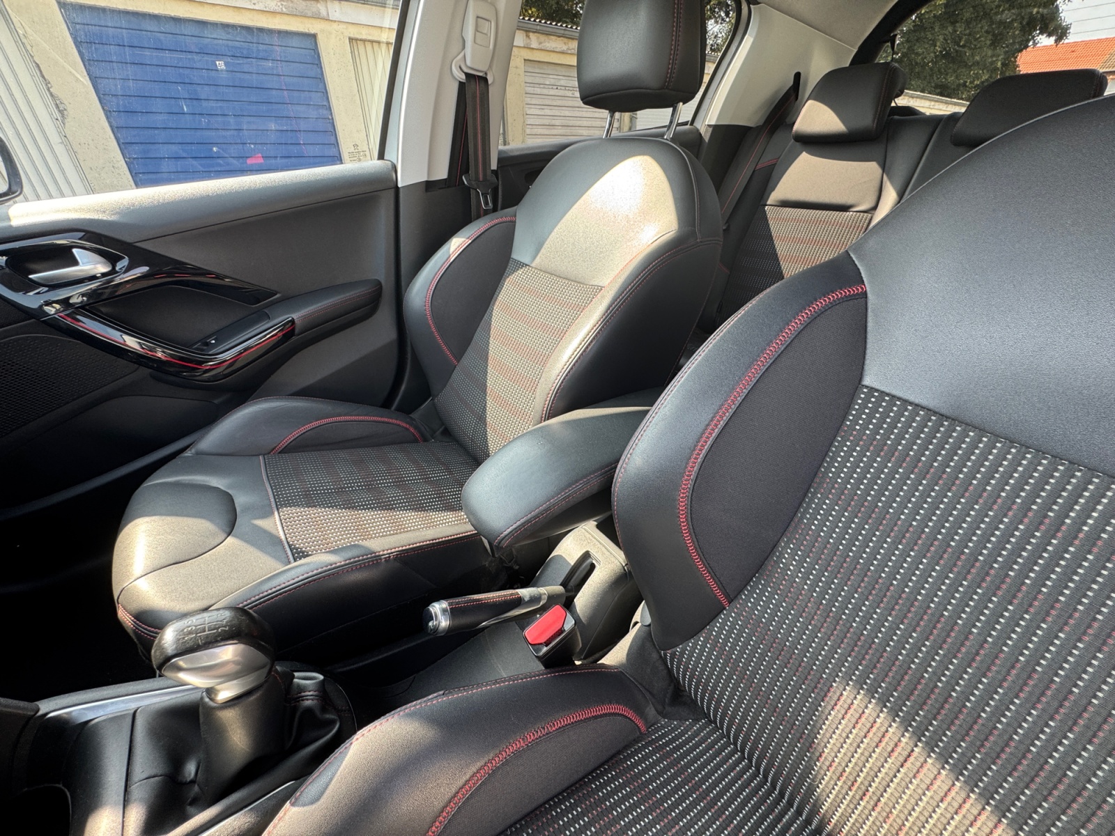 Peugeot 208 27