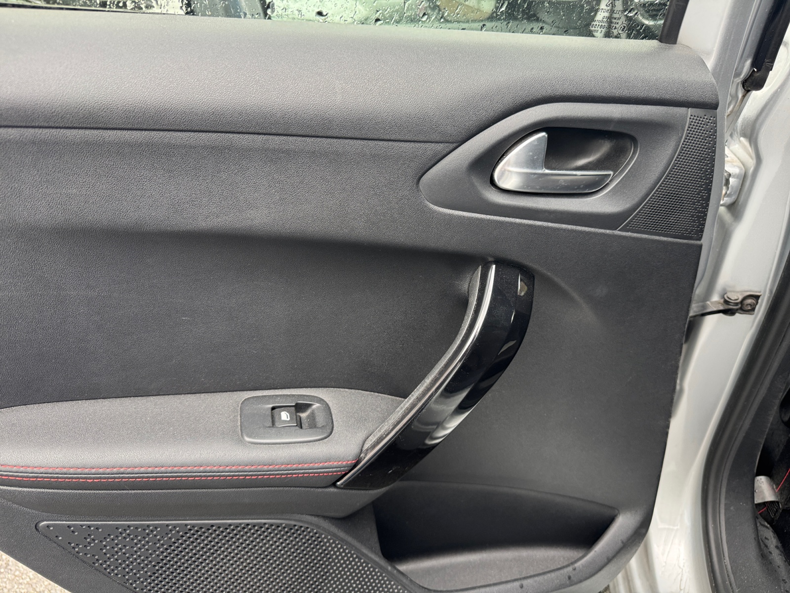 Peugeot 208 18